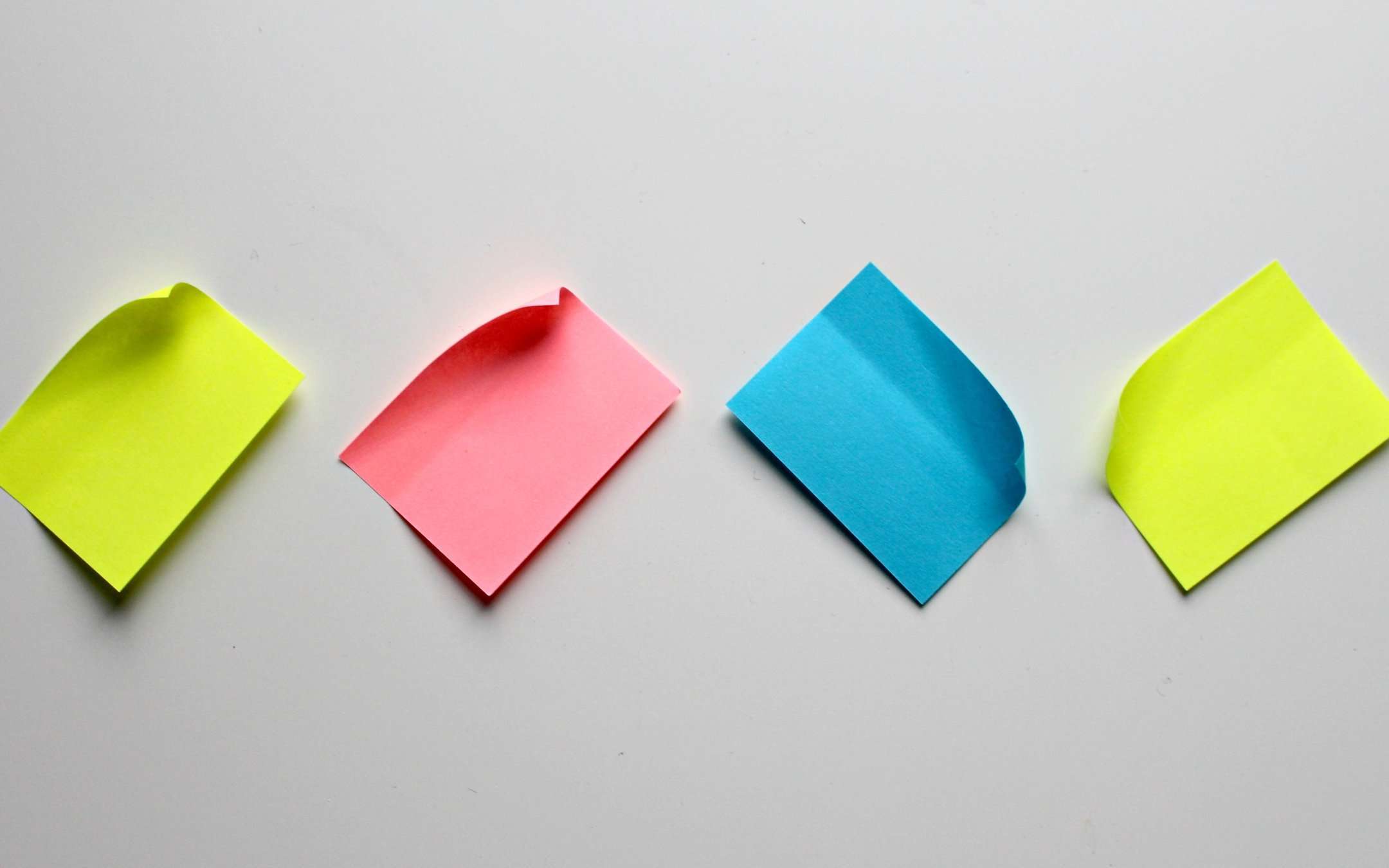 Generazione Post It: un filo sottile ci tiene uniti