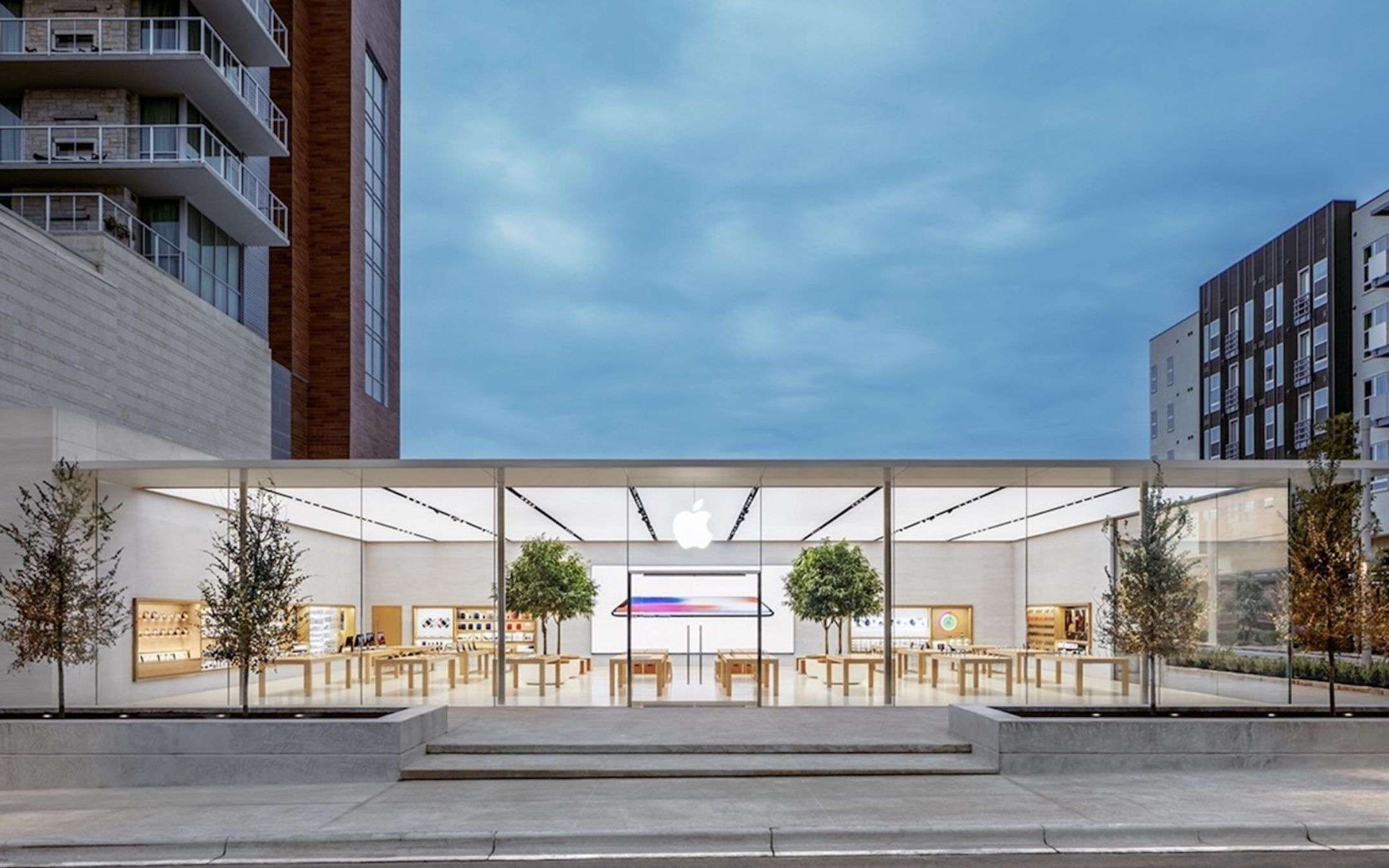 Addio alla mascherina negli Apple Store USA