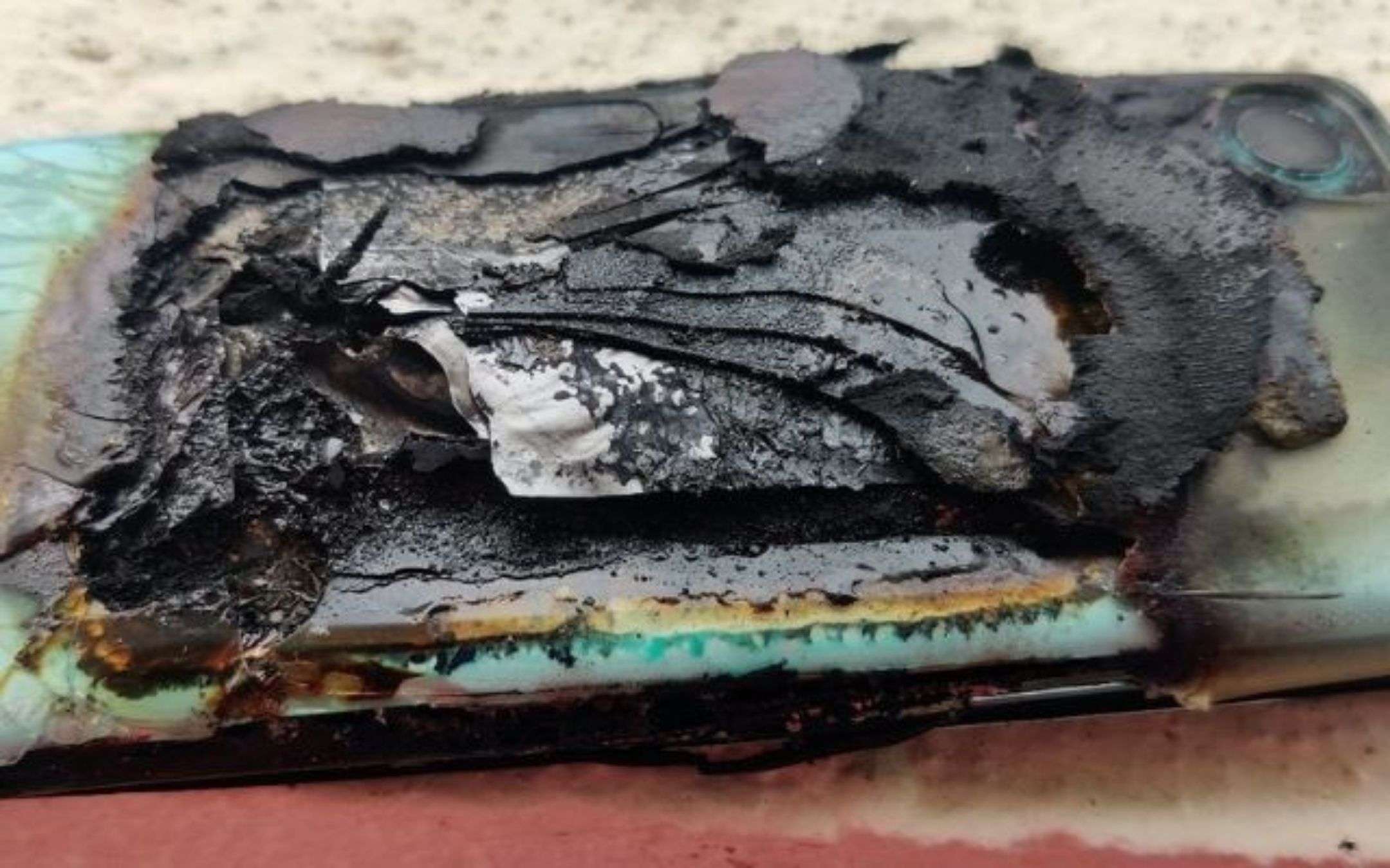 OnePlus Nord 2: perché il device è esploso? OnePlus Nord 2: perché il device è esploso?