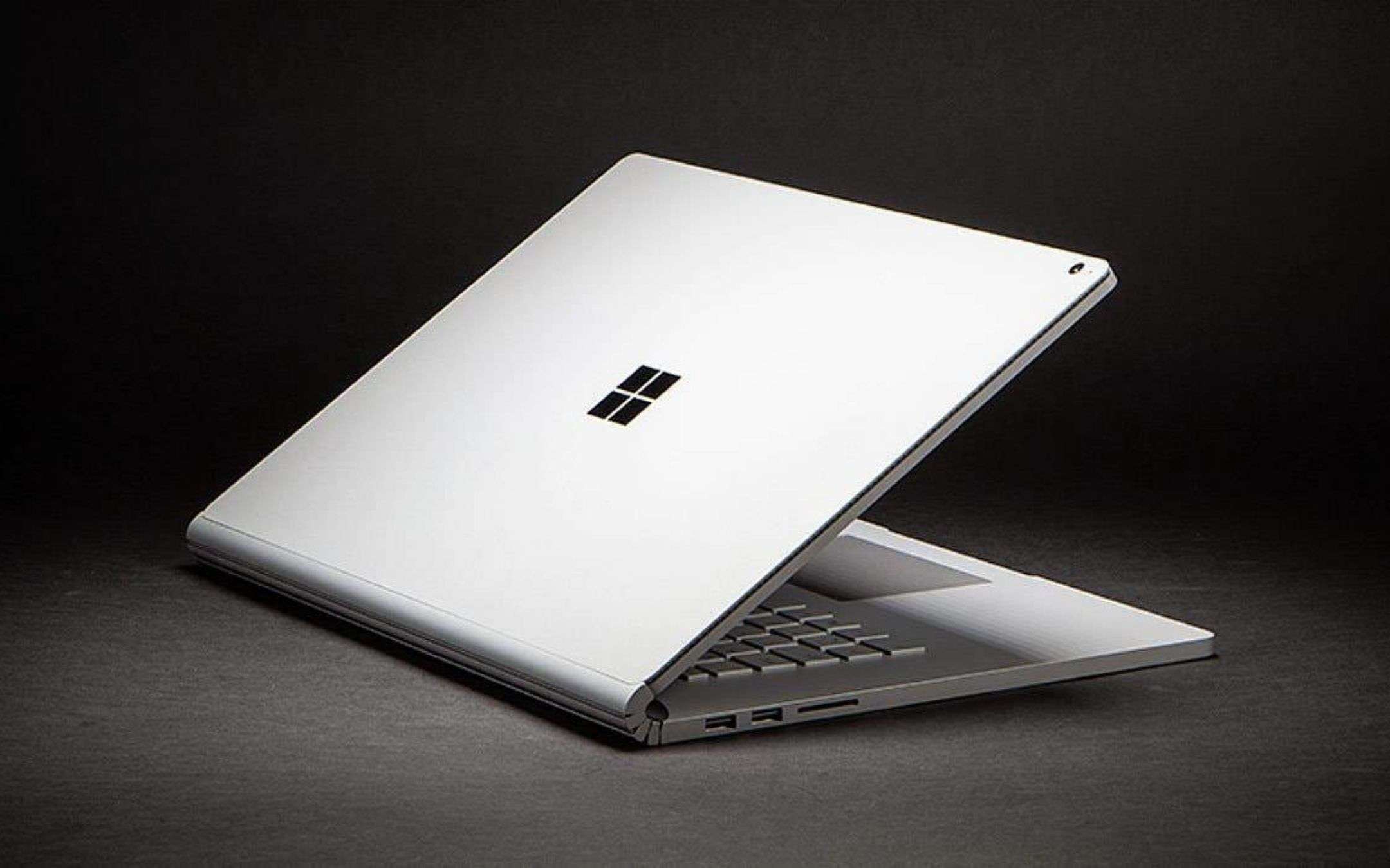 Microsoft lancerà il nuovo Surface Laptop in autunno