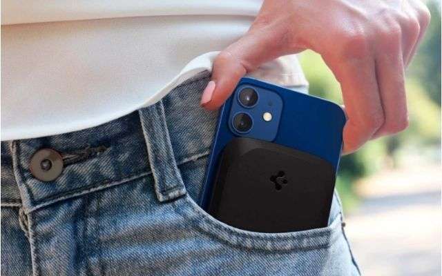 Spigen iPhone 13