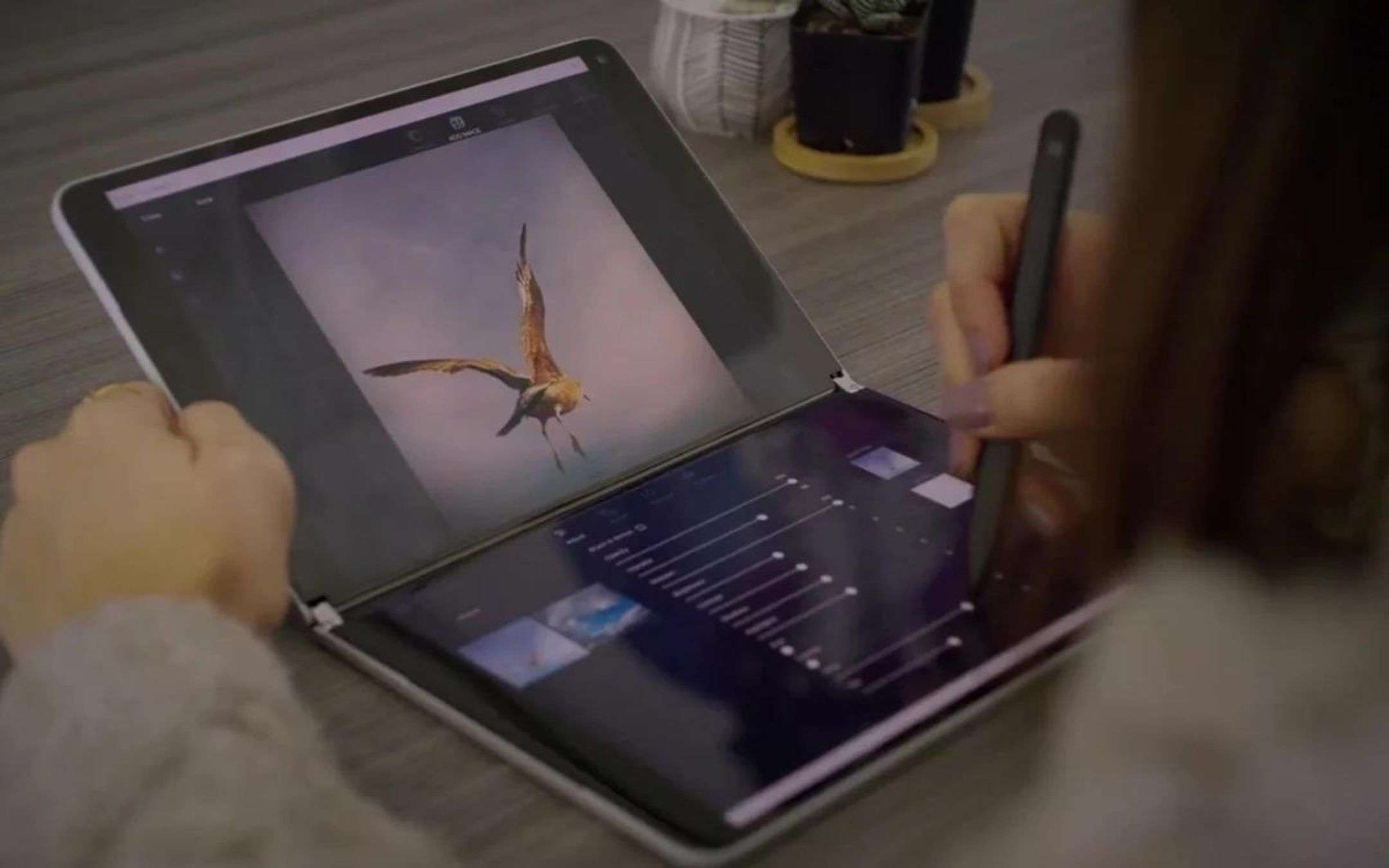Avete mai visto il prototipo del Surface Neo di Microsoft?