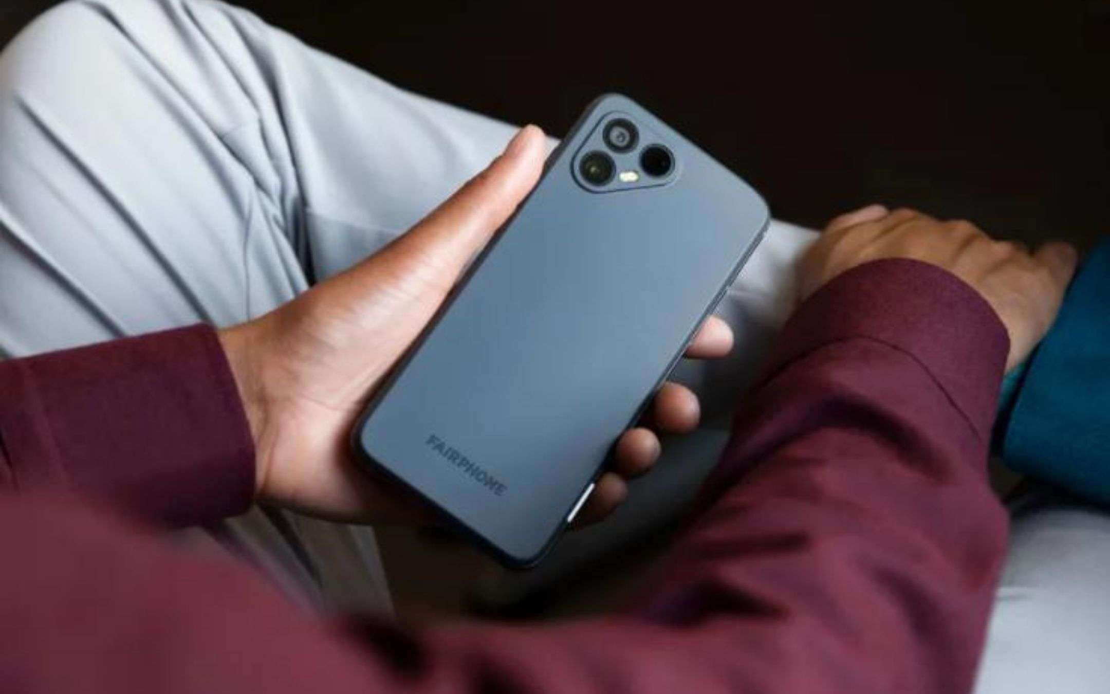 Fairphone 4 5G: UFFICIALE il telefono con design modulare Fairphone 4 5G: UFFICIALE il telefono con design modulare