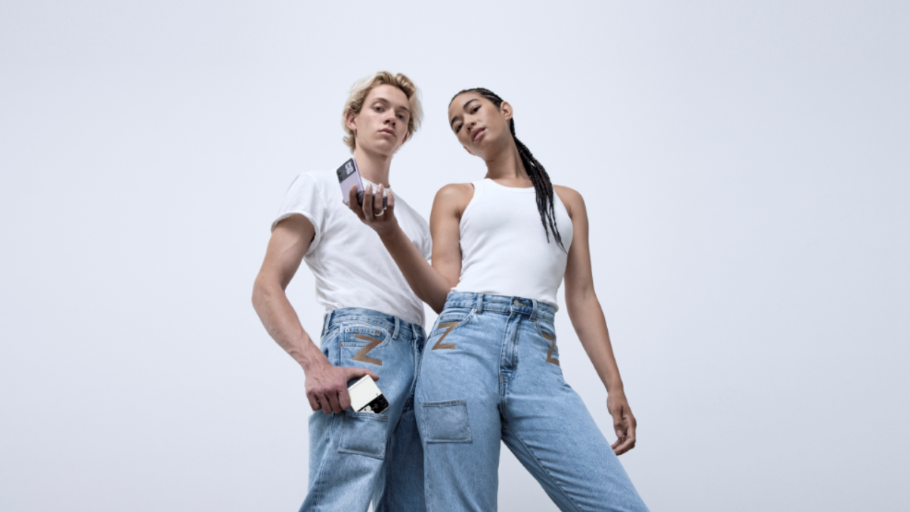 Galaxy Z Flip3: i jeans che rendono il pieghevole anche Galaxy Z Flip3: i jeans che rendono il pieghevole anche