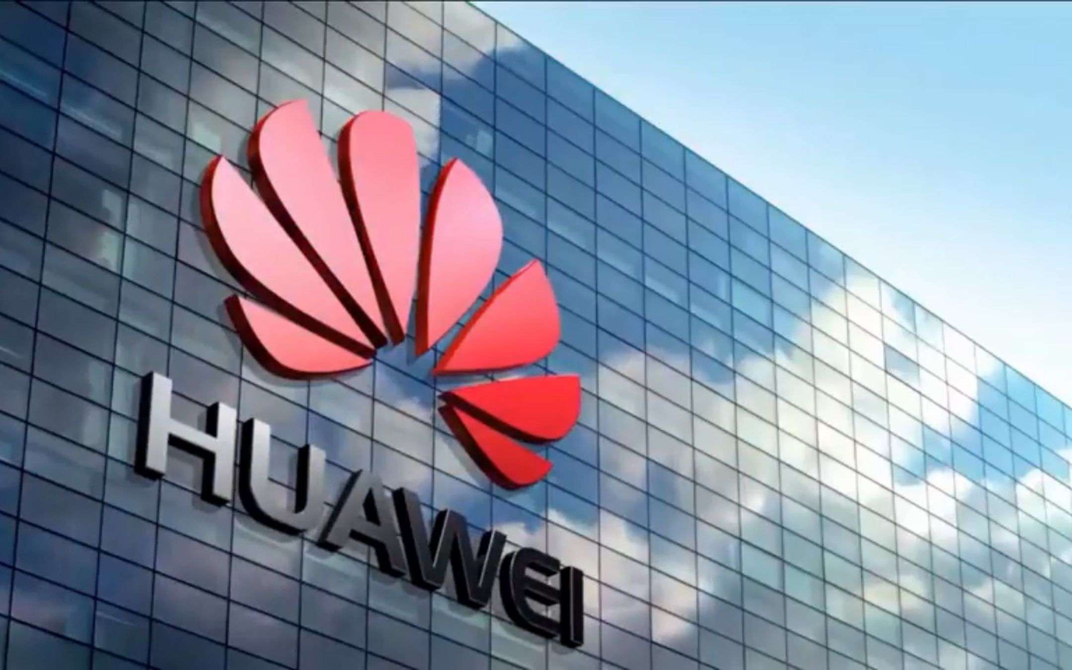 Huawei lancerà un laptop 2-in-1 per sfidare Microsoft