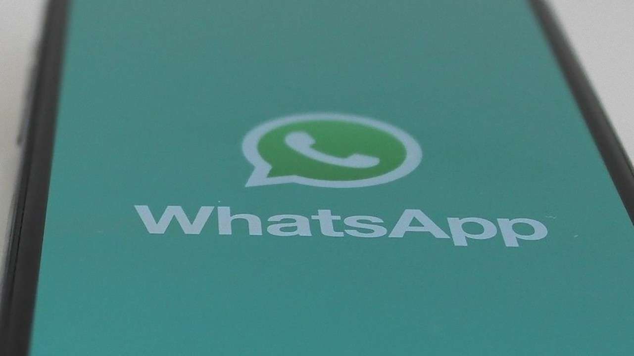 WhatsApp: il trucco per vedere le foto ricevute senza farlo sapere