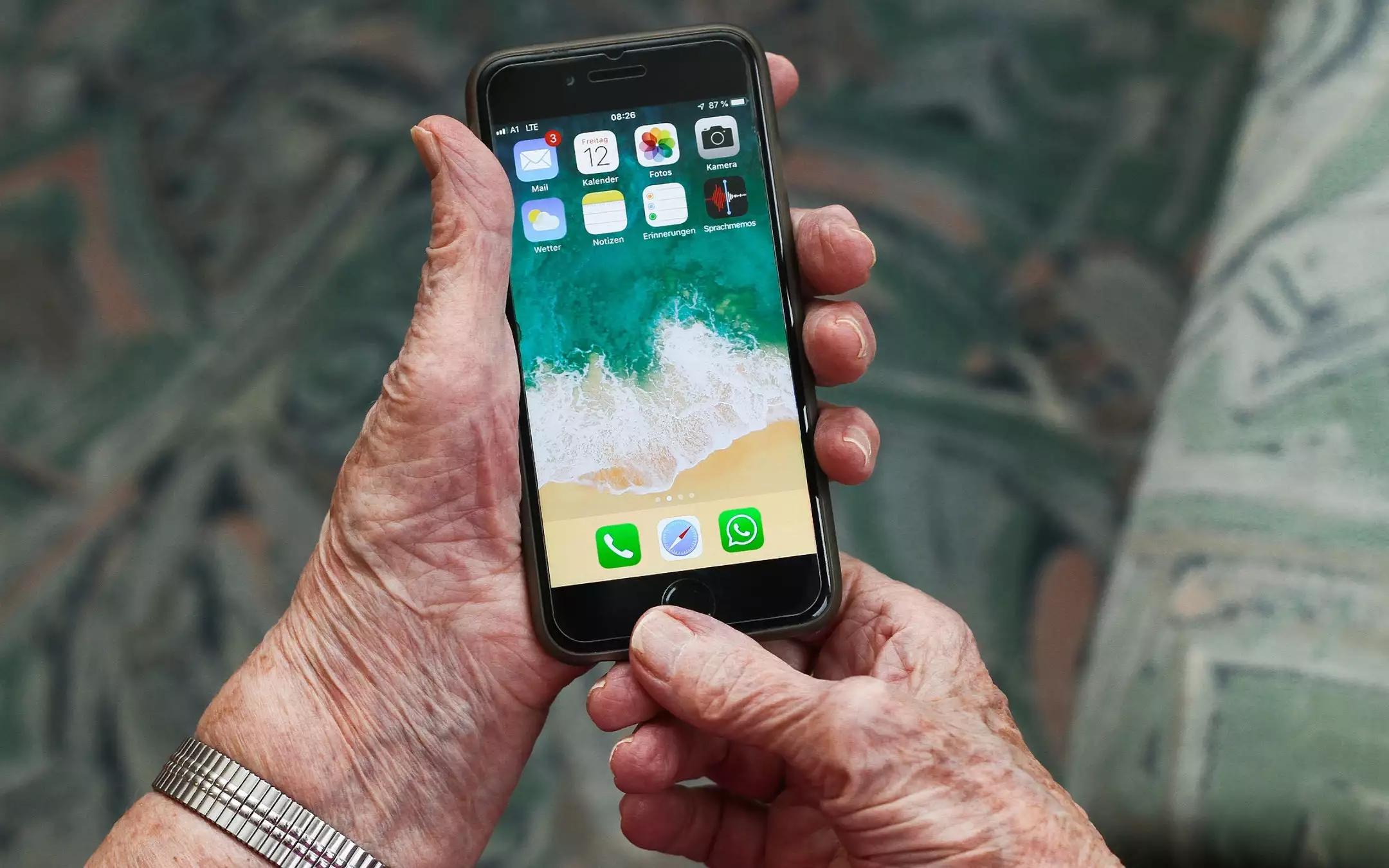 Migliori smartphone per anziani 2024 (telefoni semplici e facili)