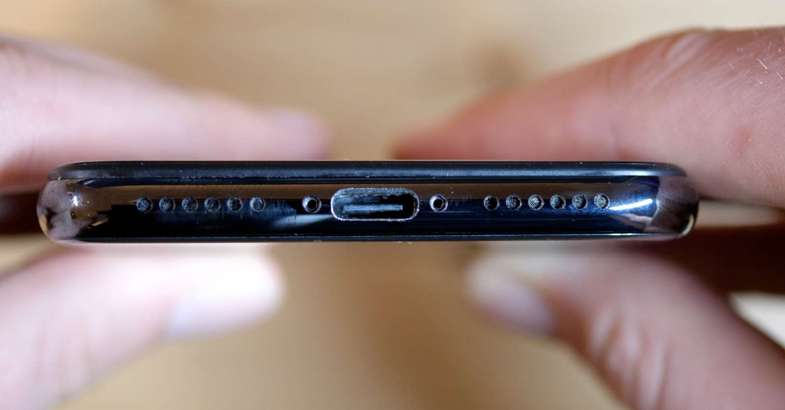 Il primo iPhone con USB Type-C è da record su eBay