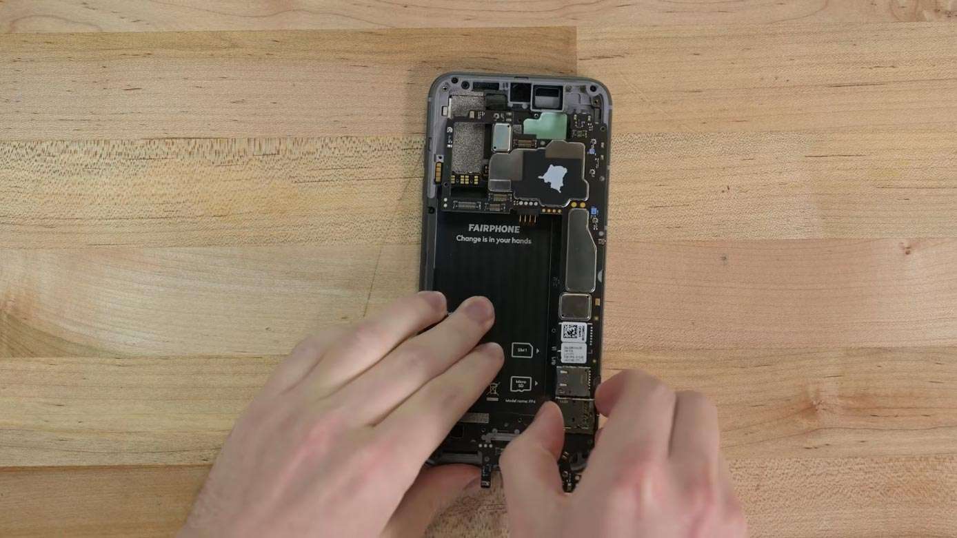 Fairphone 4 5G: iFixit lo premia con il punteggio di 10/10