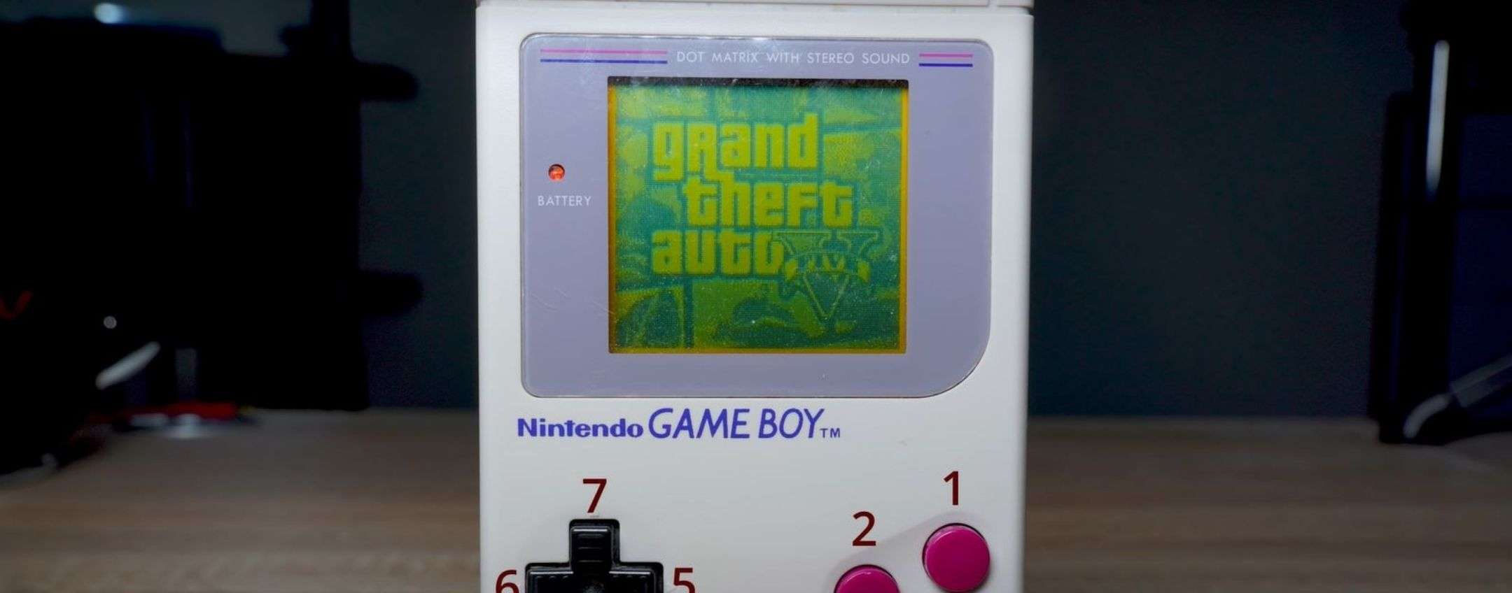 Giocare GTA 5 su un Game Boy è possibile, grazie ad un modder Giocare GTA 5 su un Game Boy è possibile, grazie ad un modder