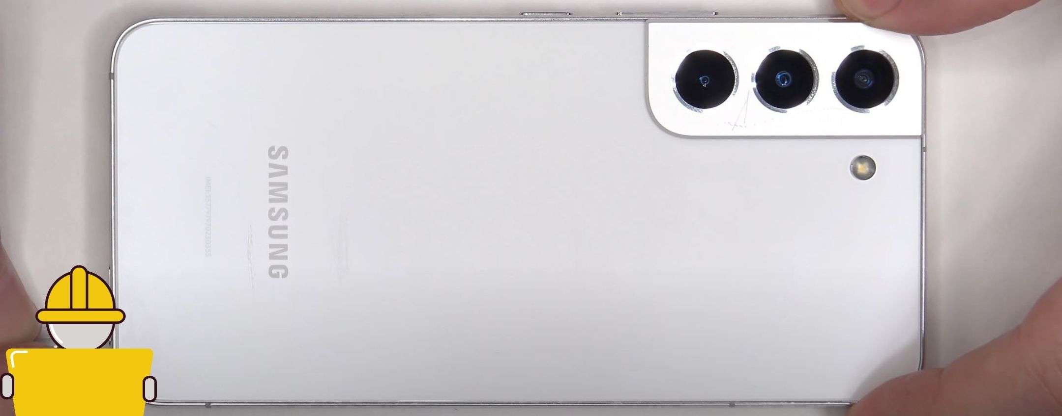 Samsung Galaxy S22 è facile da riparare? Il primo teardown ce lo dice