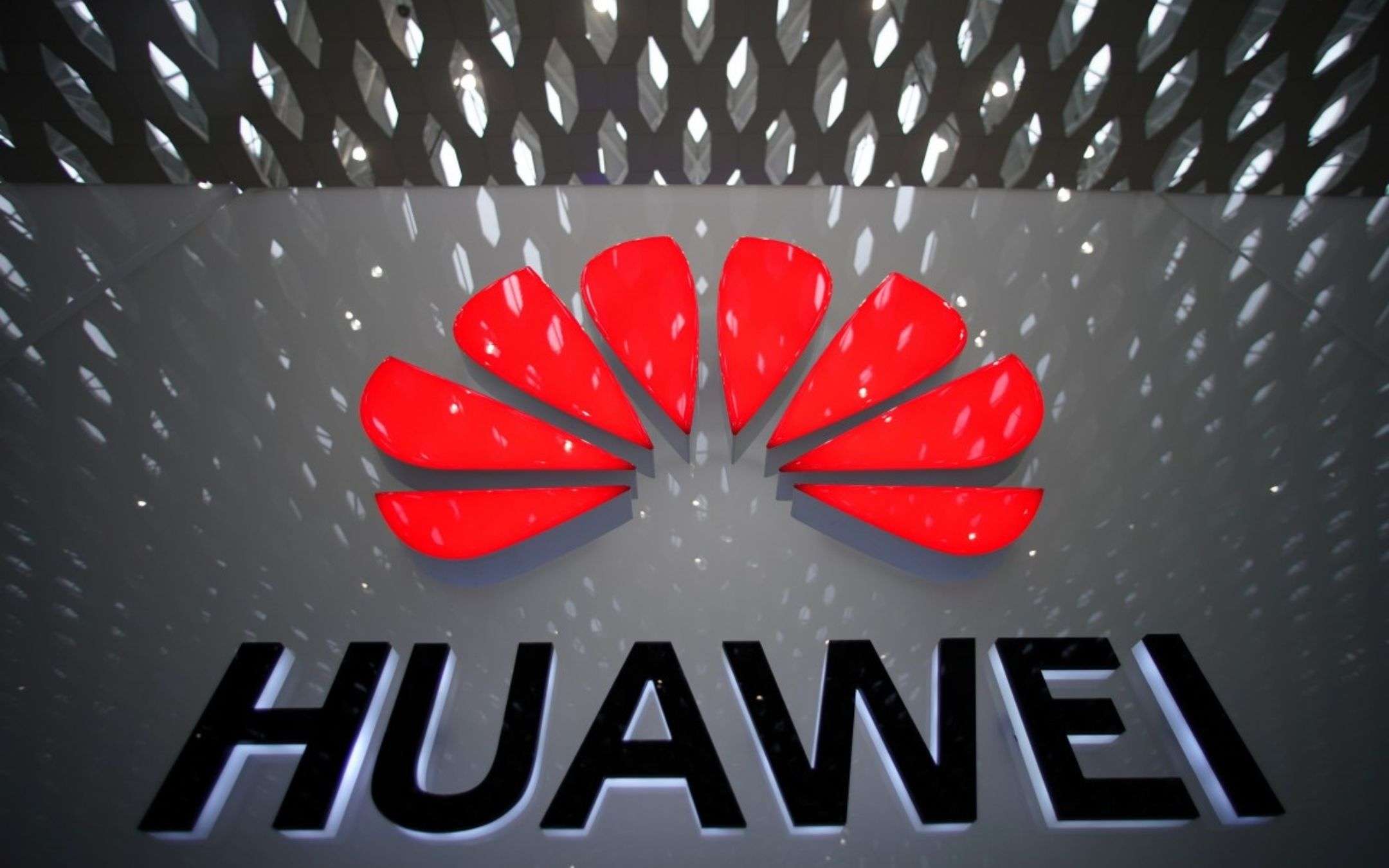 Huawei: le spedizioni sono crollate a picco nel 2021