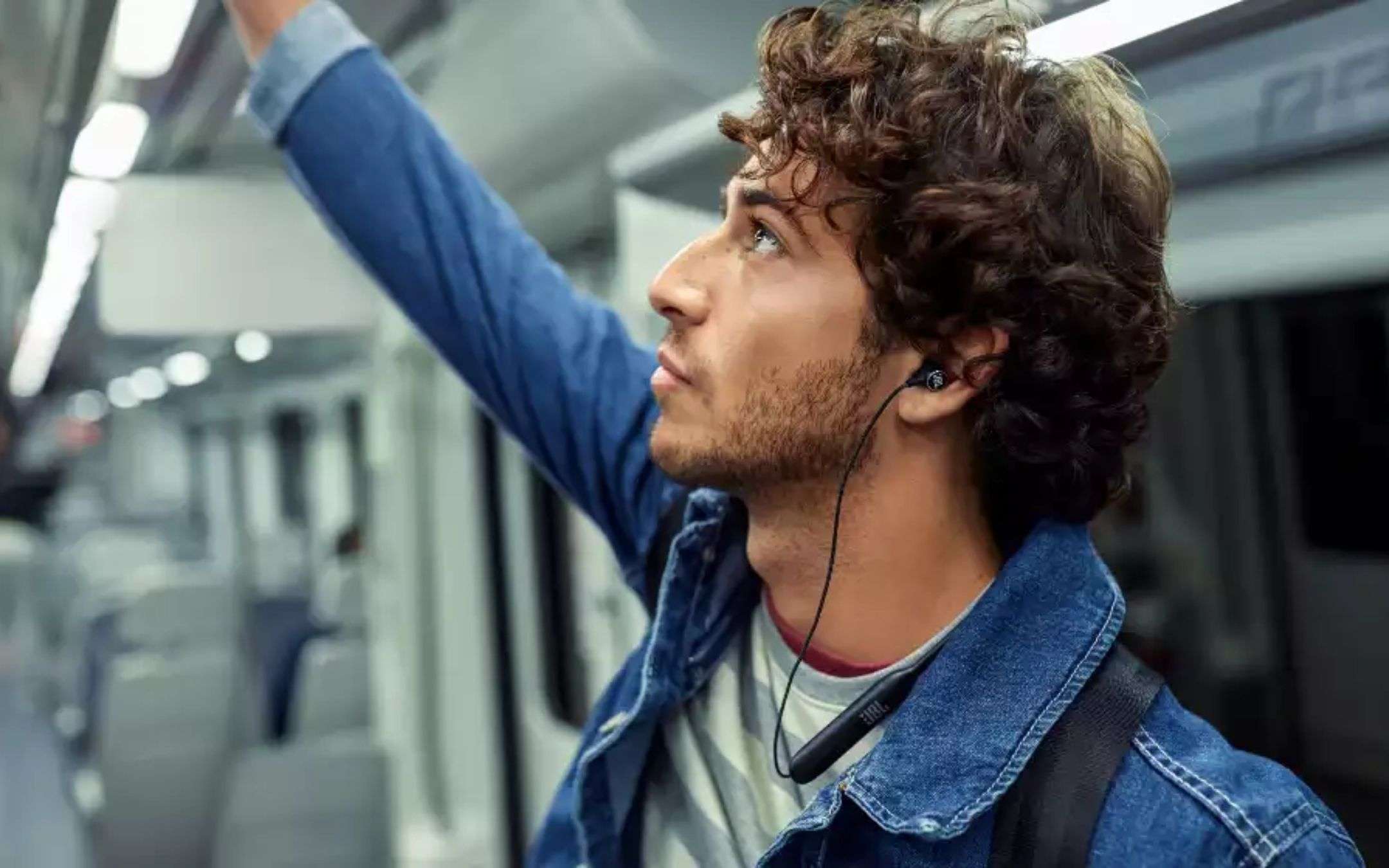 Cuffie JBL in-ear con Alexa: batteria infinita a prezzo INCREDIBILE Cuffie JBL in-ear con Alexa: batteria infinita a prezzo INCREDIBILE