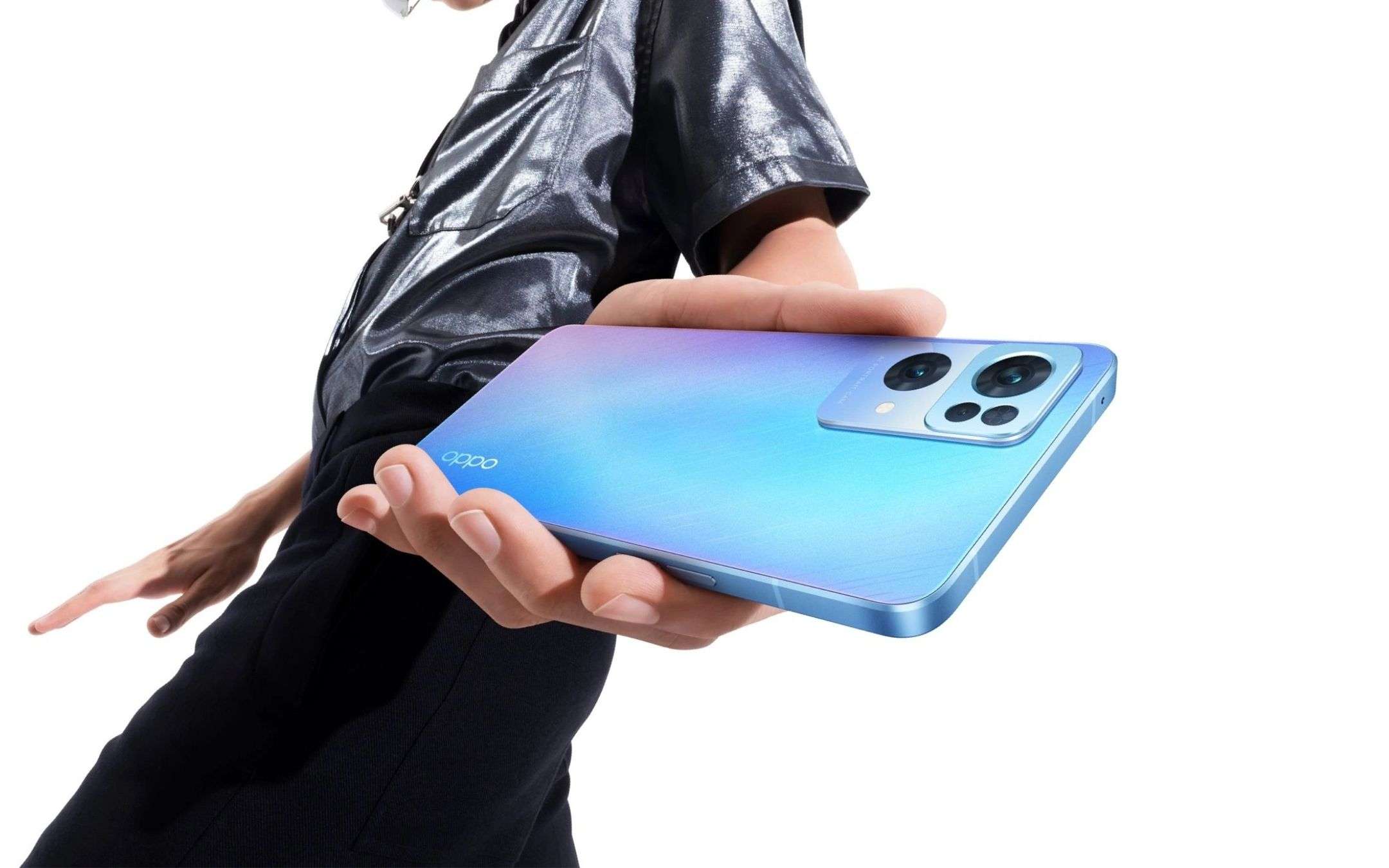 Oppo Reno 7Z non ha più segreti: ecco le foto dal vivo Oppo Reno 7Z non ha più segreti: ecco le foto dal vivo