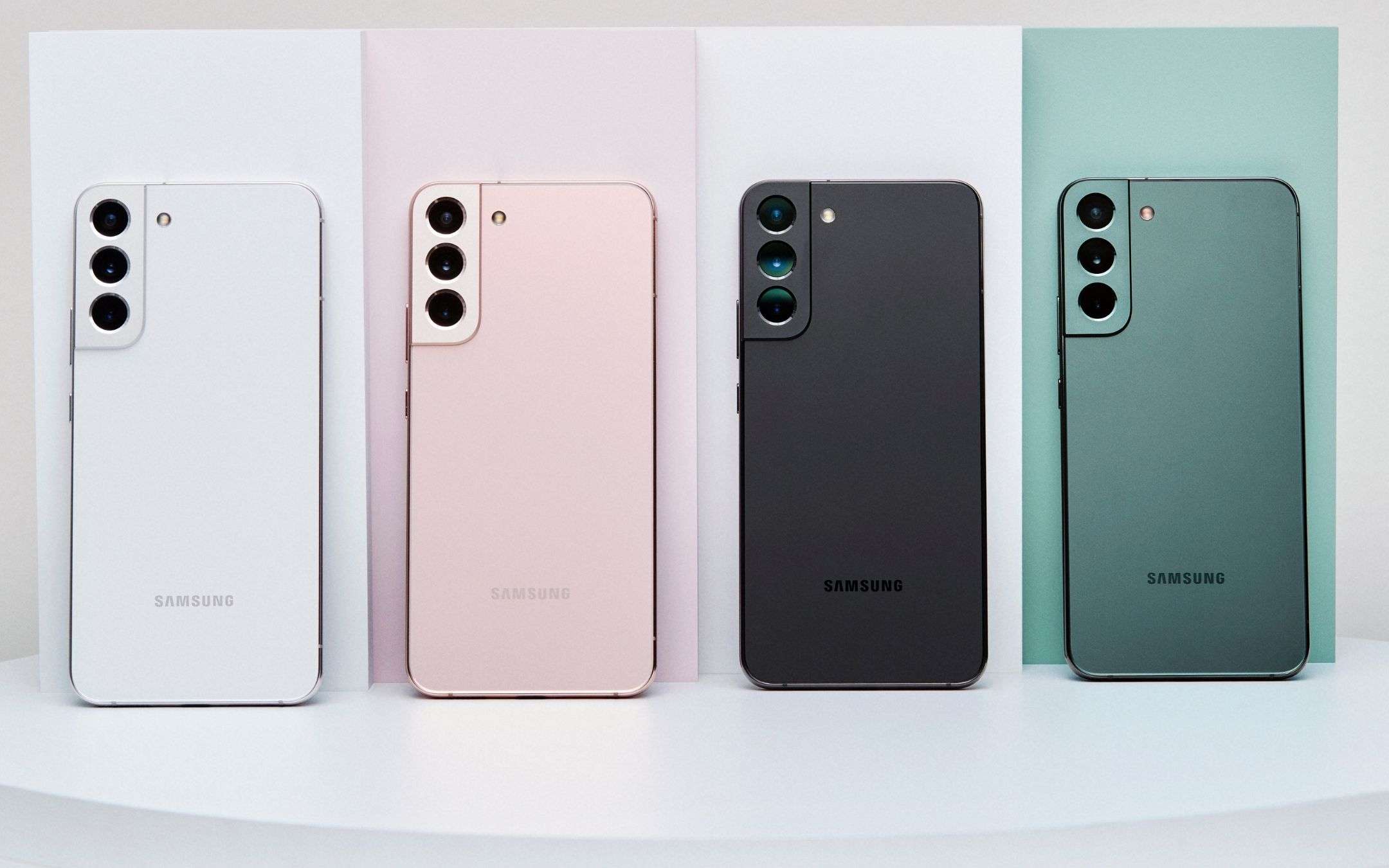 Samsung Galaxy S22: sono tutti su AMAZON in preordine (anche a rate)
