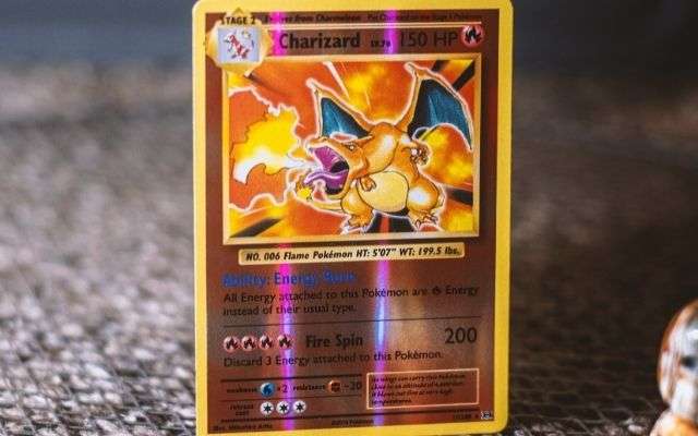 Carta Charizard Pokémon truffa