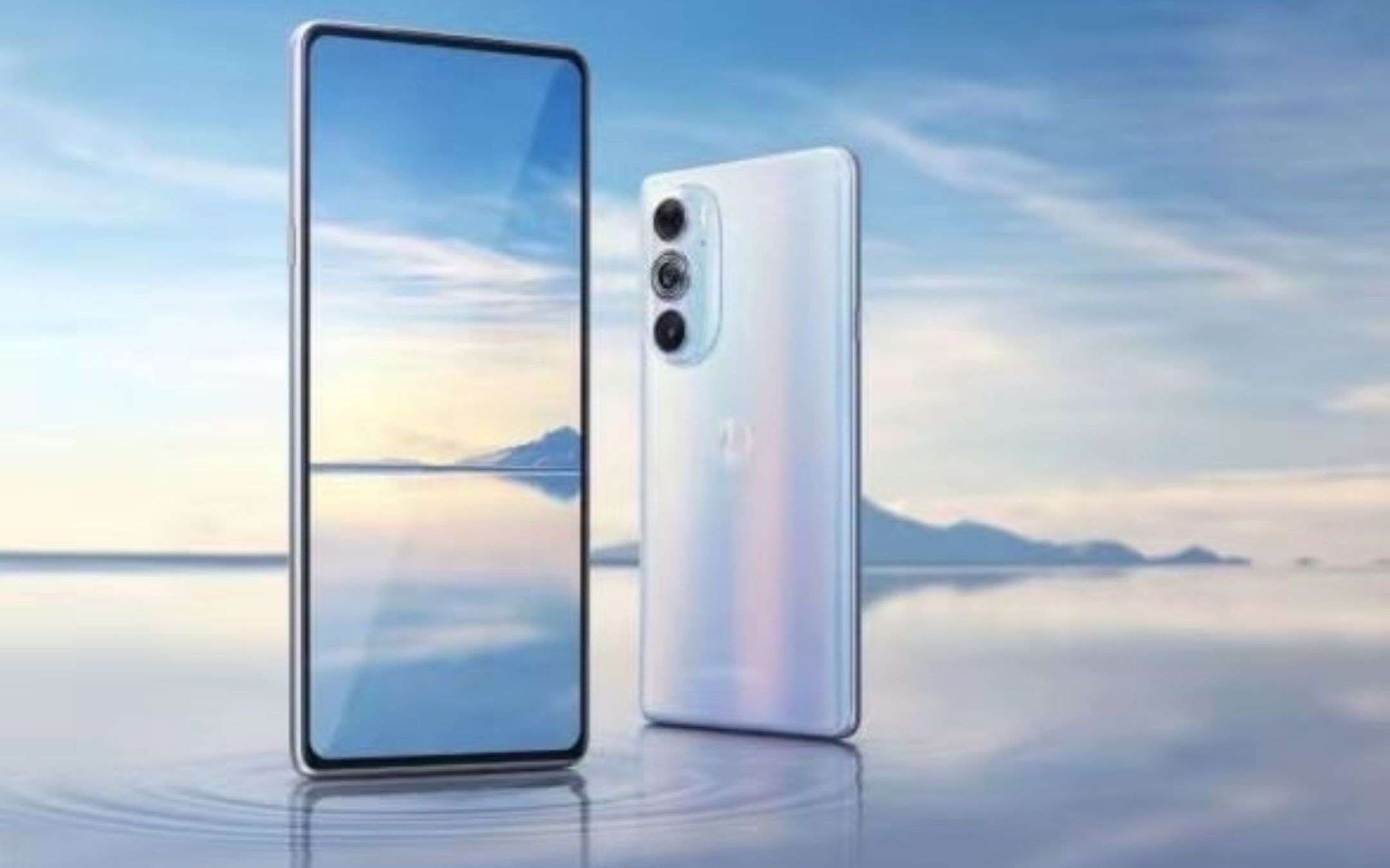 Motorola: ecco il nuovo Edge X30 con selfiecam sotto lo schermo Motorola: ecco il nuovo Edge X30 con selfiecam sotto lo schermo