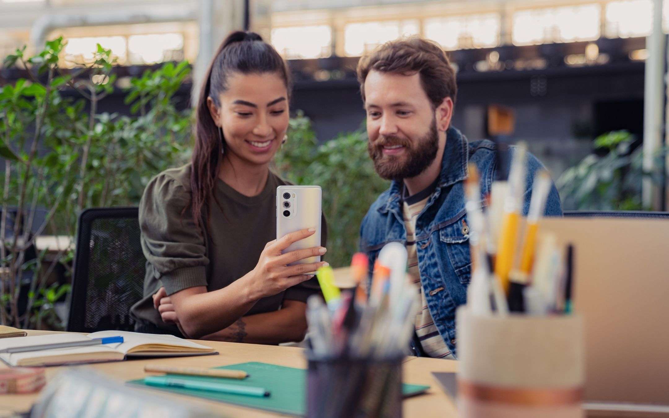 Motorola: sta arrivando il flagship con selfiecam sotto lo schermo Motorola: sta arrivando il flagship con selfiecam sotto lo schermo