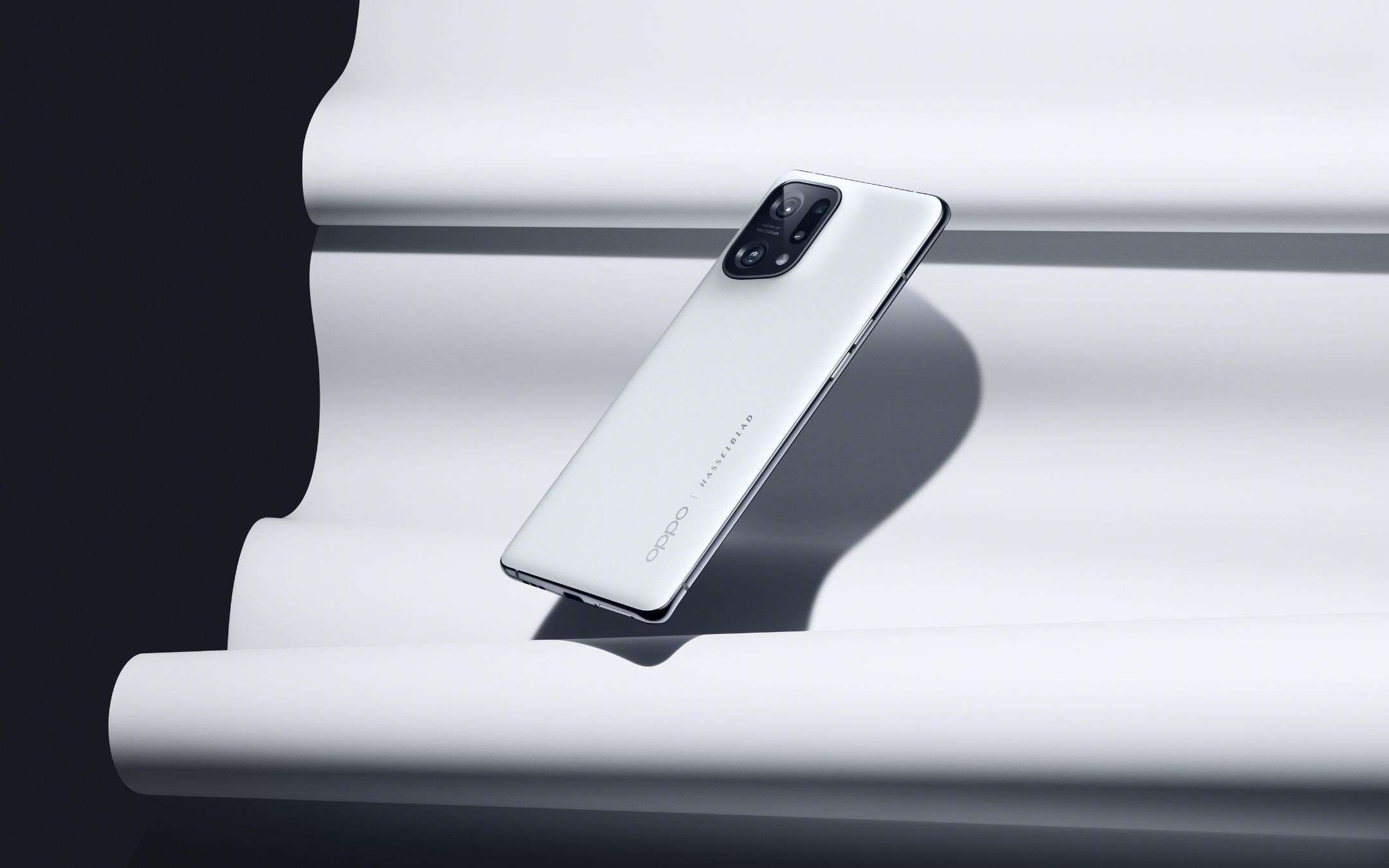 OPPO Find X5 Pro: un video svela come nasce un top di gamma OPPO Find X5 Pro: un video svela come nasce un top di gamma