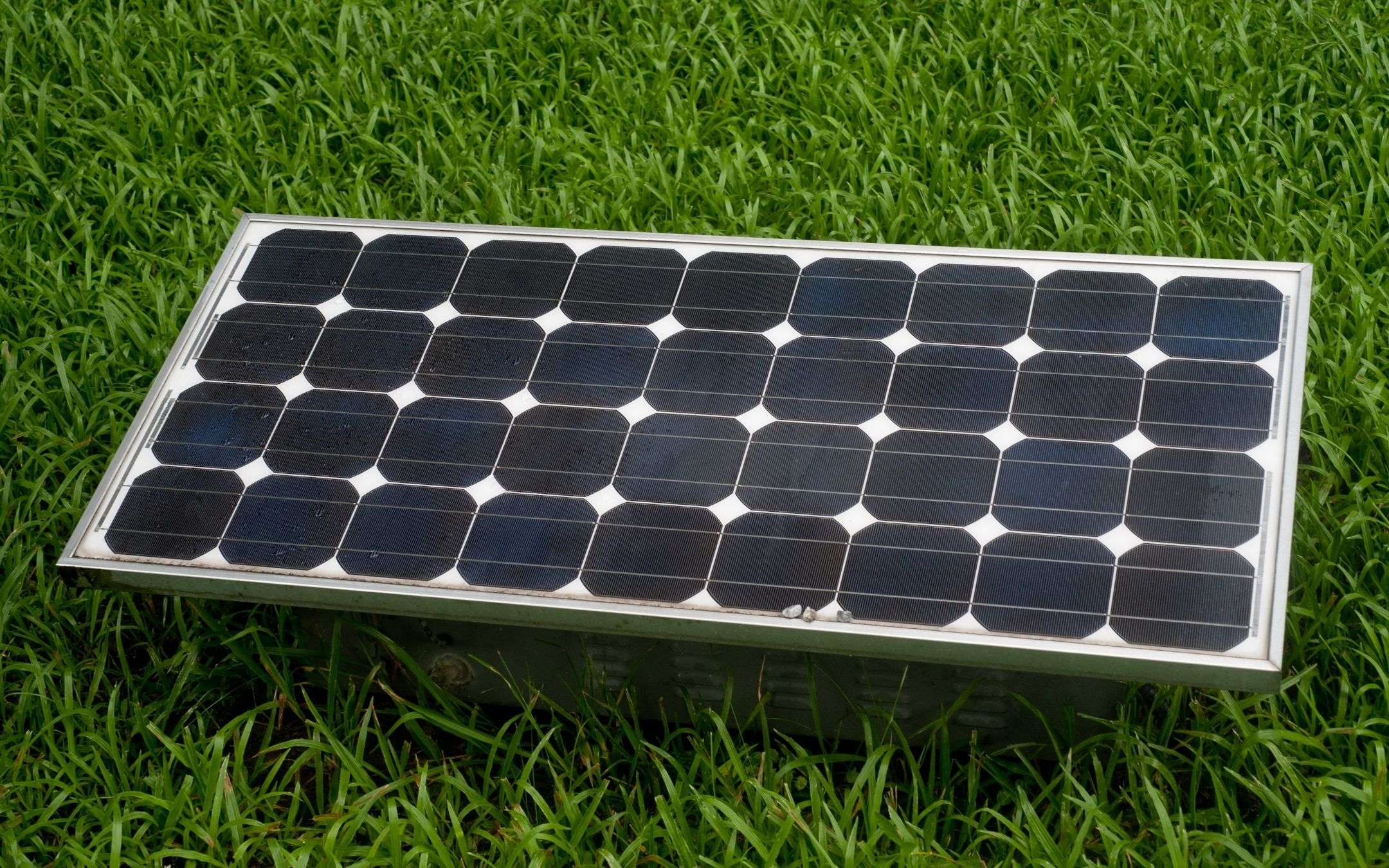 Kit fotovoltaico 3KW al dì con inverter 4000W: prezzaccio limitato Kit fotovoltaico 3KW al dì con inverter 4000W: prezzaccio limitato