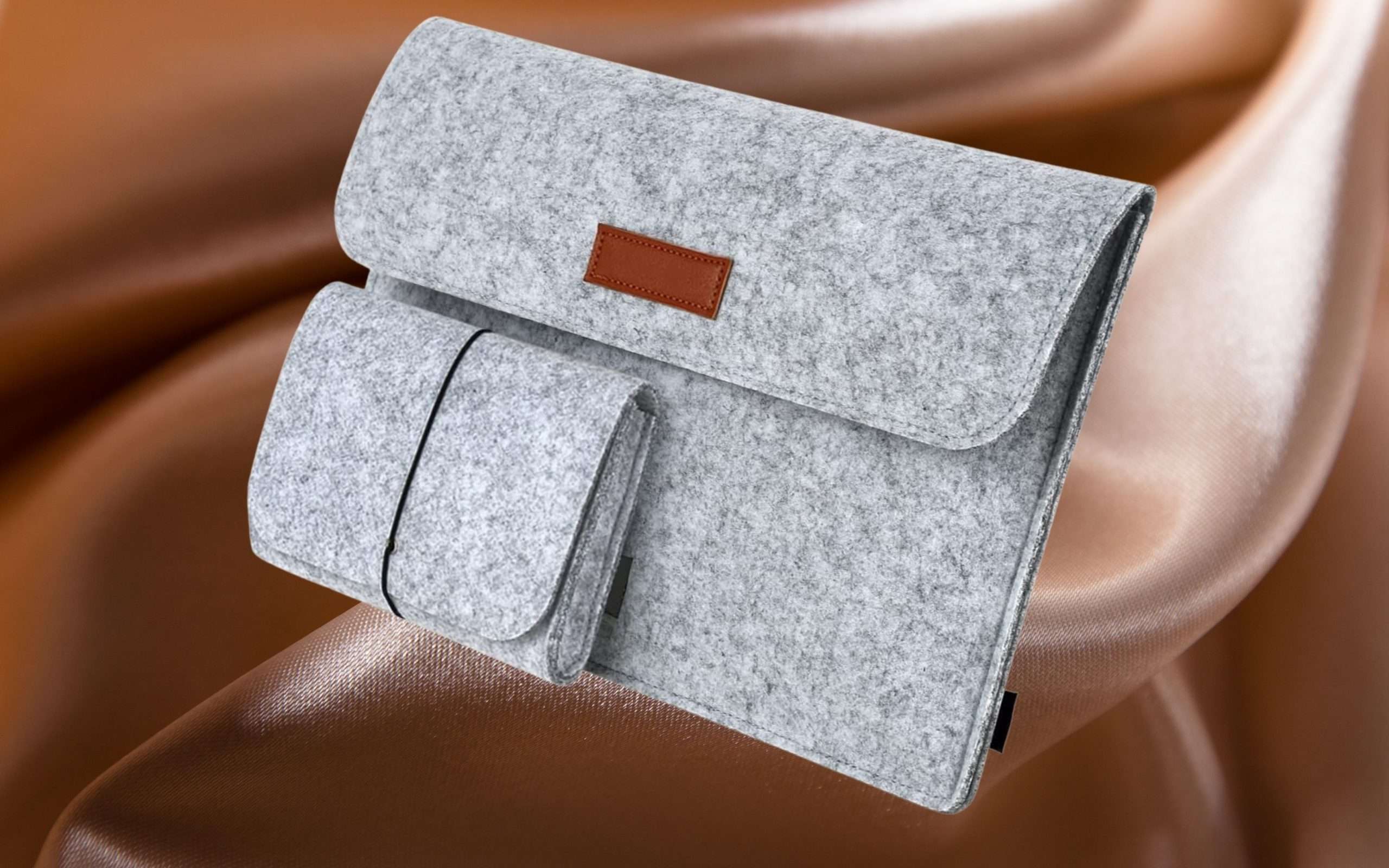 Raffinata custodia PC e tablet, con porta accessori, a 7€: PREZZACCIO Raffinata custodia PC e tablet, con porta accessori, a 7€: PREZZACCIO