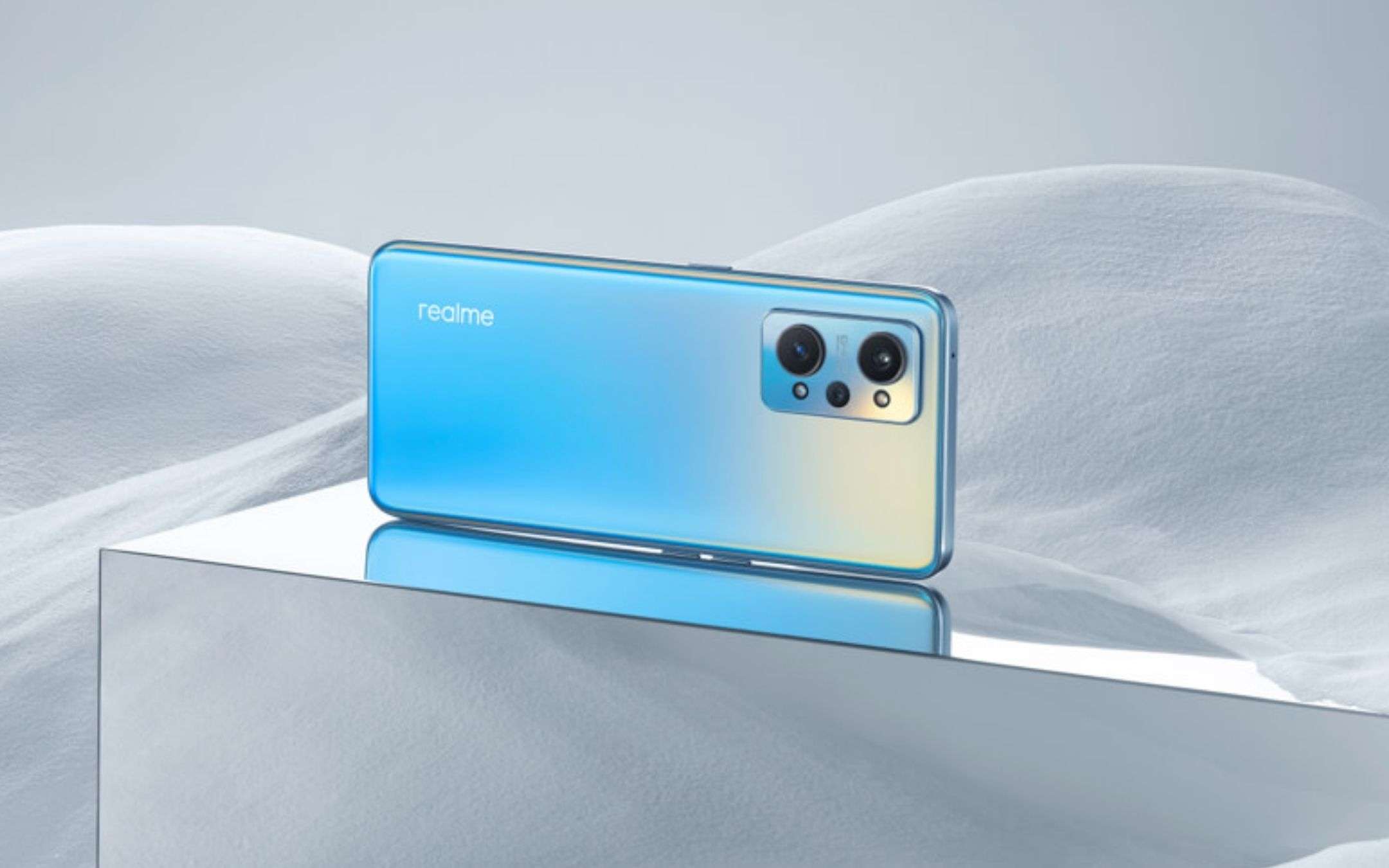 Realme GT Neo3: il retro del device si mostra in alcune foto dal vivo