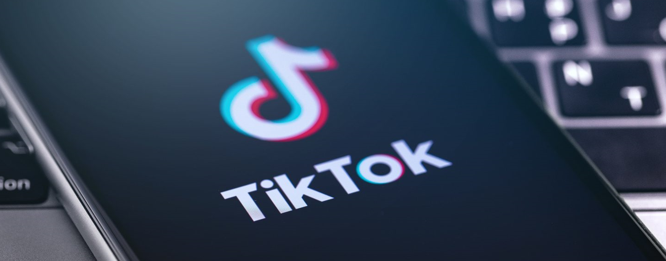 TikTok sospende contenuti e video in diretta dalla Russia