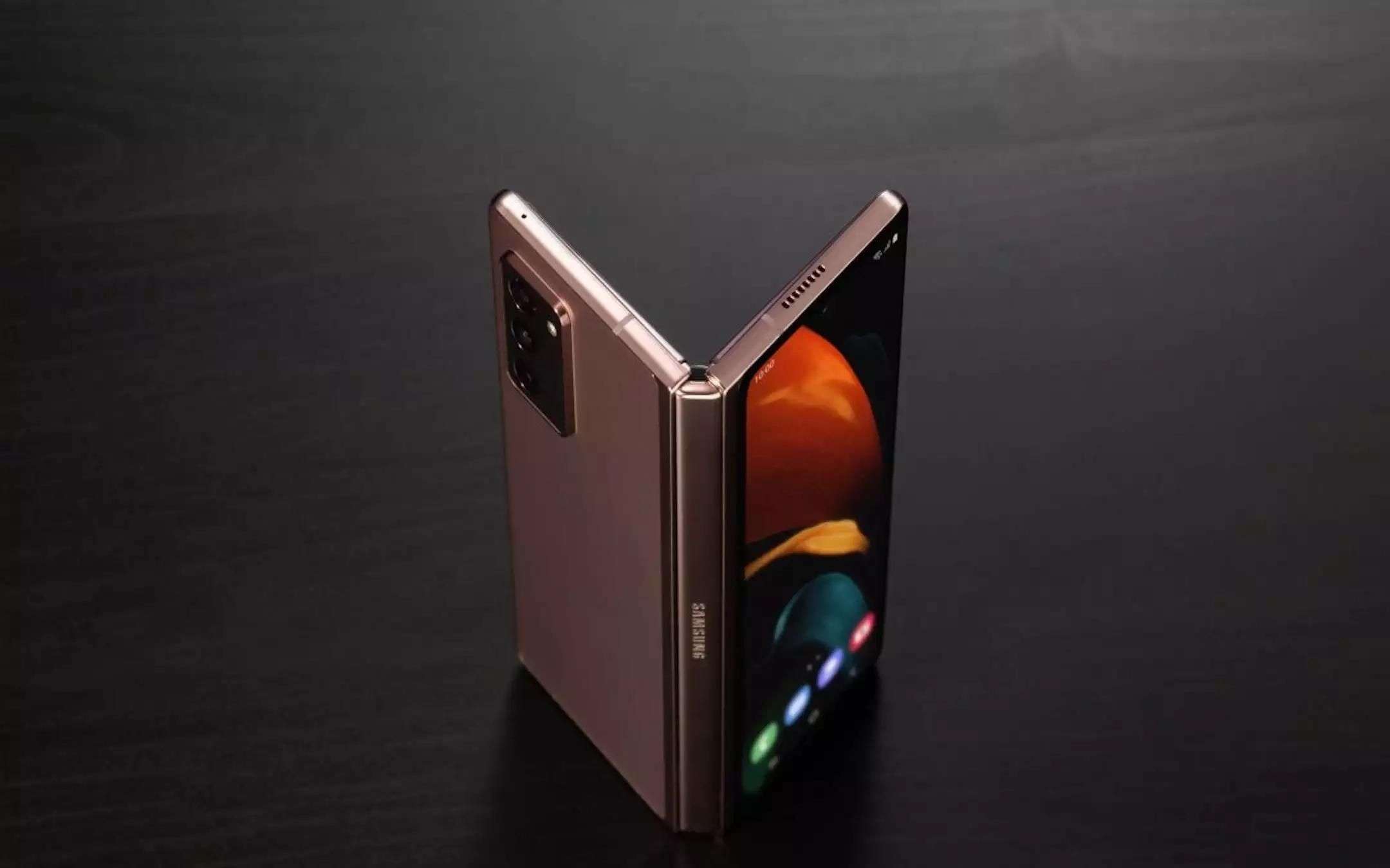 Samsung Galaxy Z Fold4: rivelata la capacità della batteria Samsung Galaxy Z Fold4: rivelata la capacità della batteria