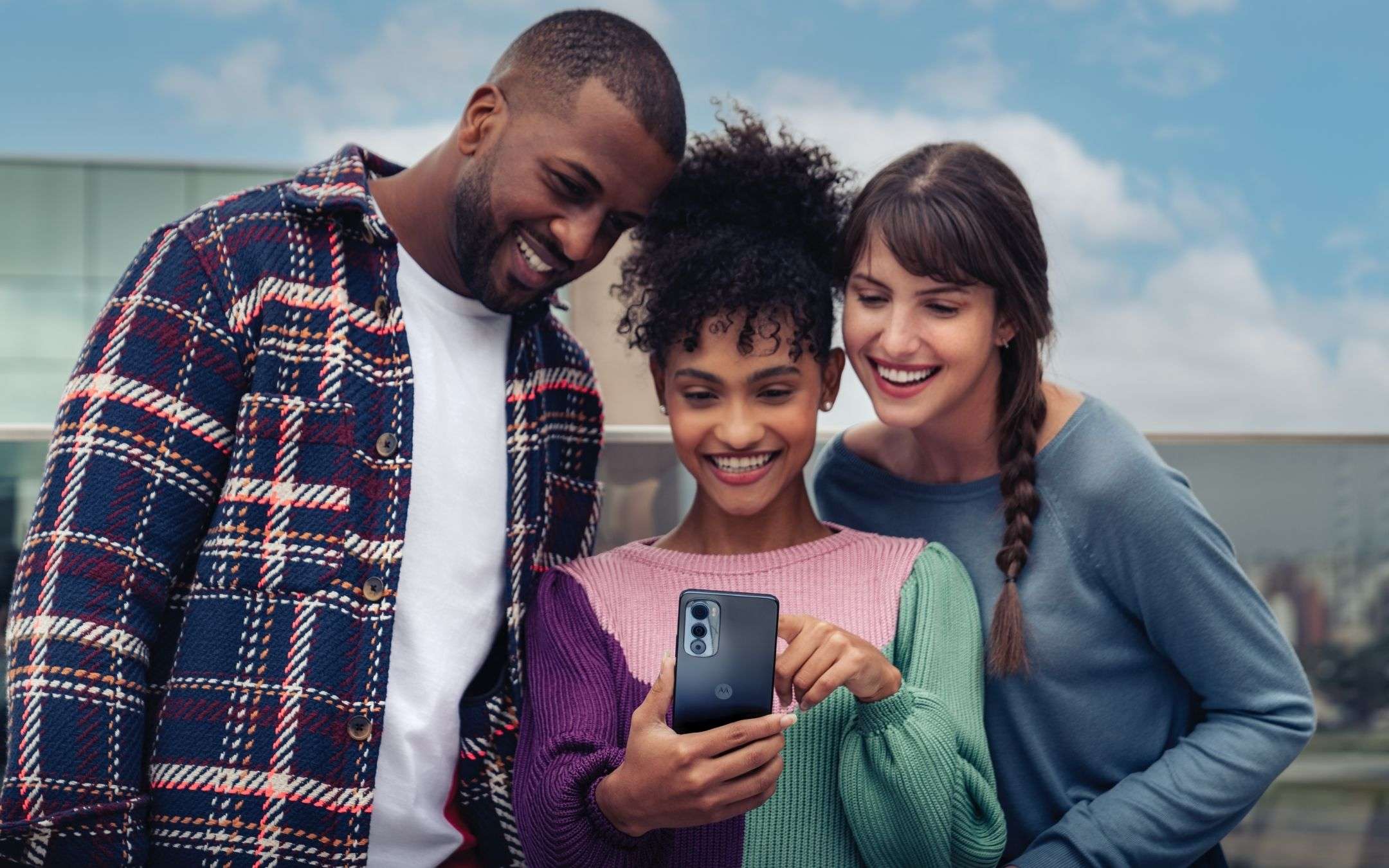 Motorola svela Edge 30, lo smartphone 5G più sottile Motorola svela Edge 30, lo smartphone 5G più sottile
