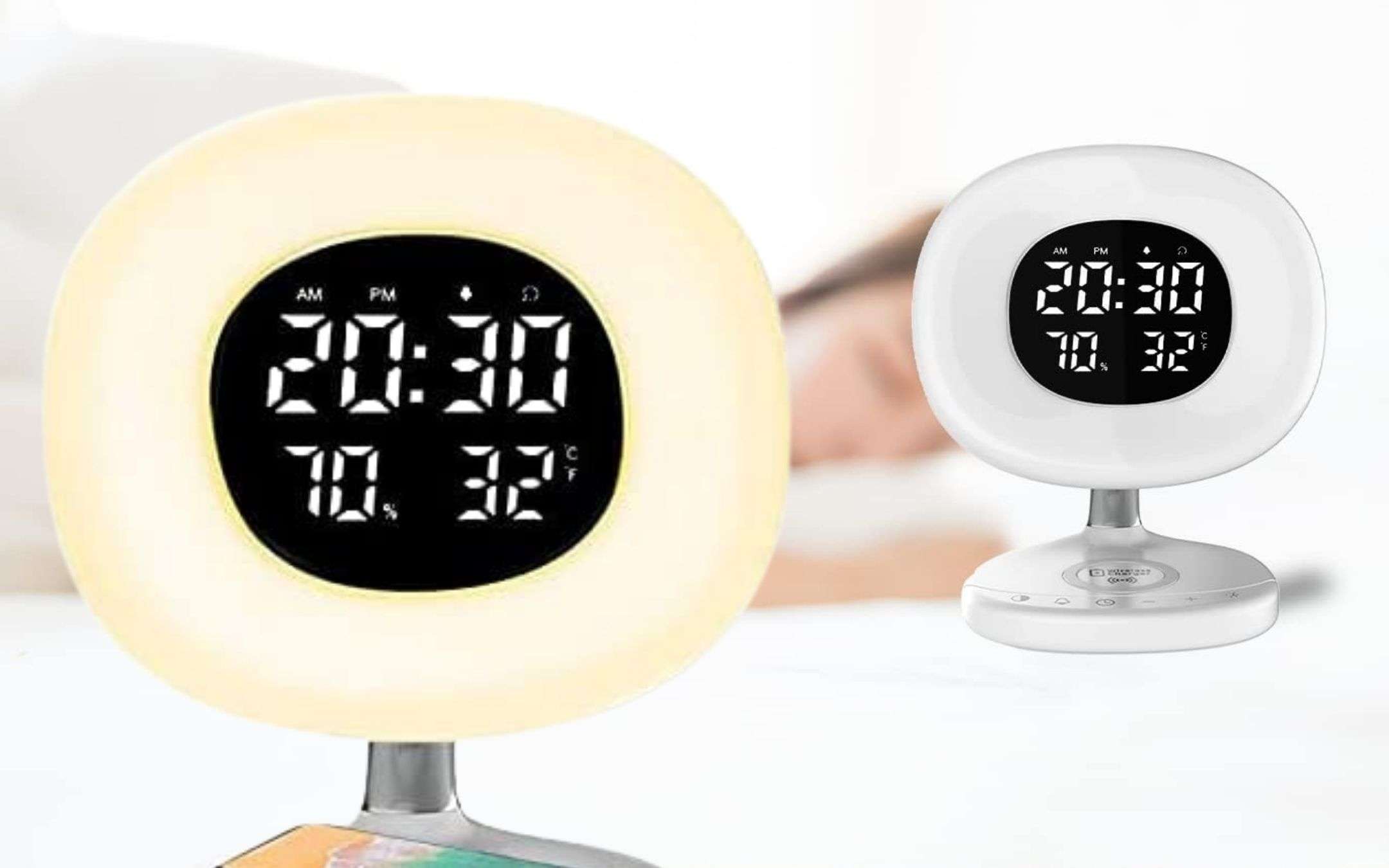 Lampada di design con display e ricarica wireless a 17€: sconto 50% Lampada di design con display e ricarica wireless a 17€: sconto 50%