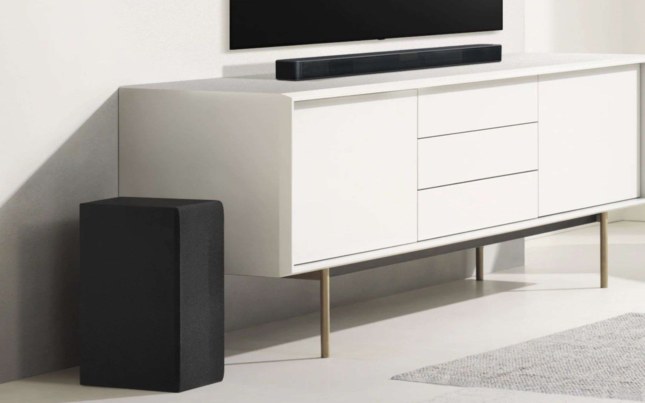 LG: soundbar da 300W con suono DIROMPENTE in offerta a prezzo shock