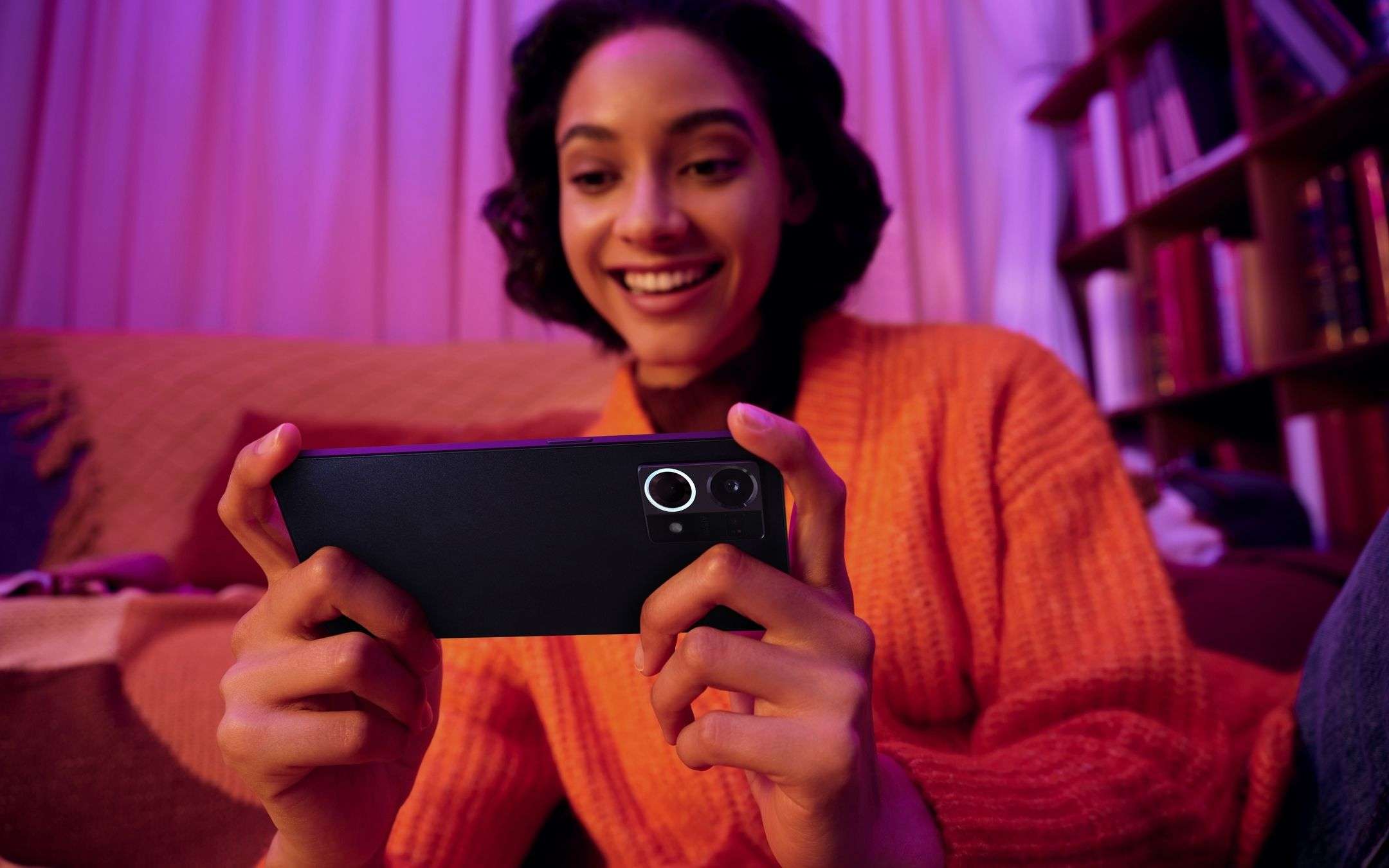OPPO Reno7 sbarca in Italia e promette selfie di altissimo livello OPPO Reno7 sbarca in Italia e promette selfie di altissimo livello