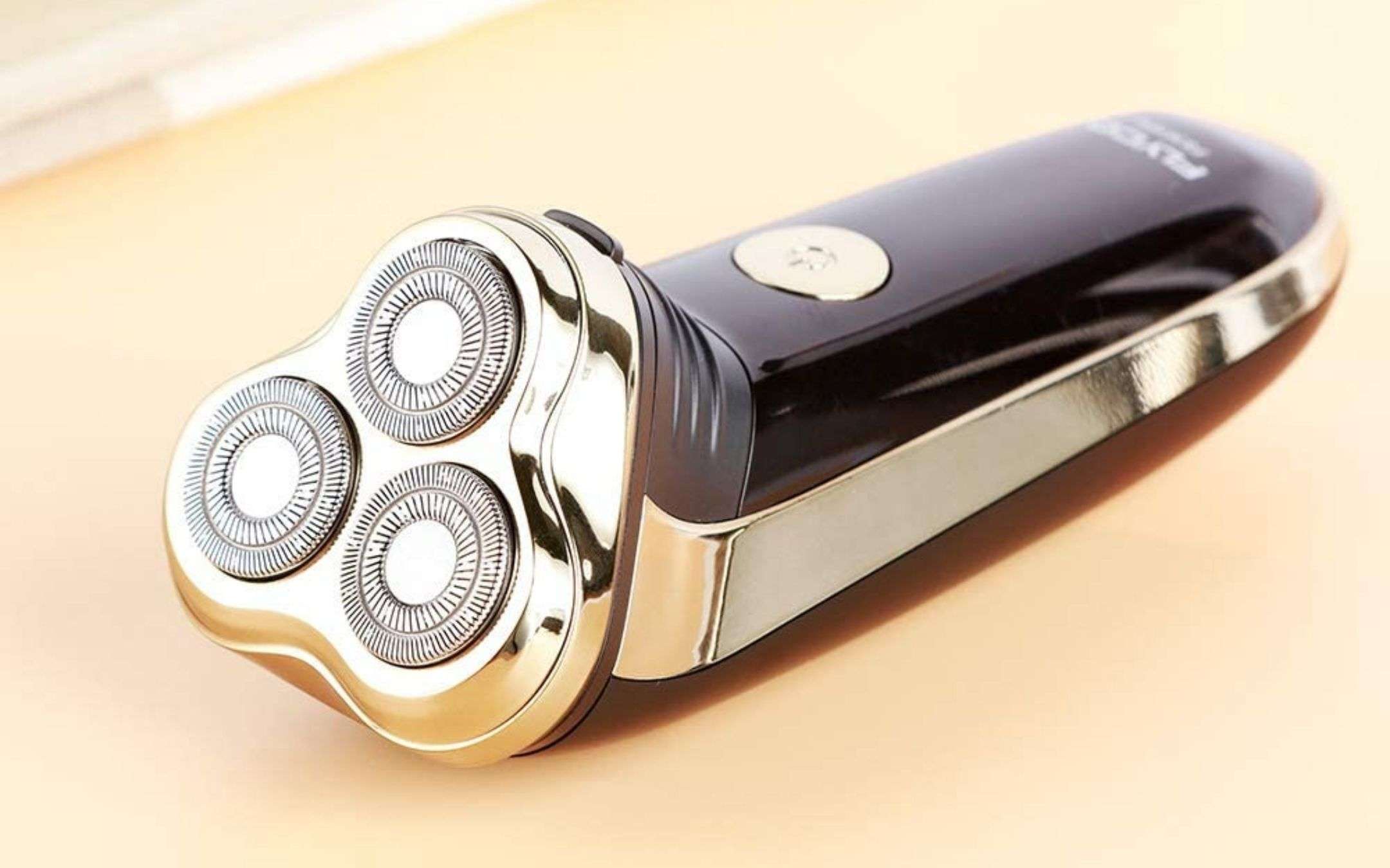 Rasoio elettrico senza fili a 9€ su Amazon: doppio sconto in combo Rasoio elettrico senza fili a 9€ su Amazon: doppio sconto in combo