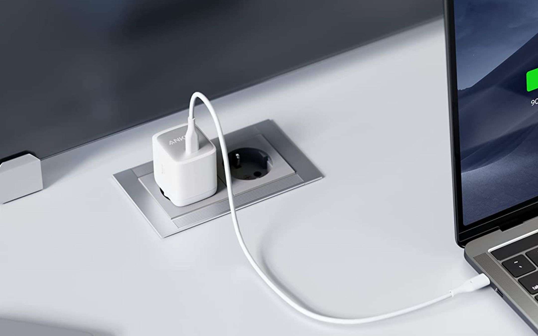 Anker, caricatore POTENTISSIMO da 65W a prezzo WOW (39€ su Amazon) Anker, caricatore POTENTISSIMO da 65W a prezzo WOW (39€ su Amazon)