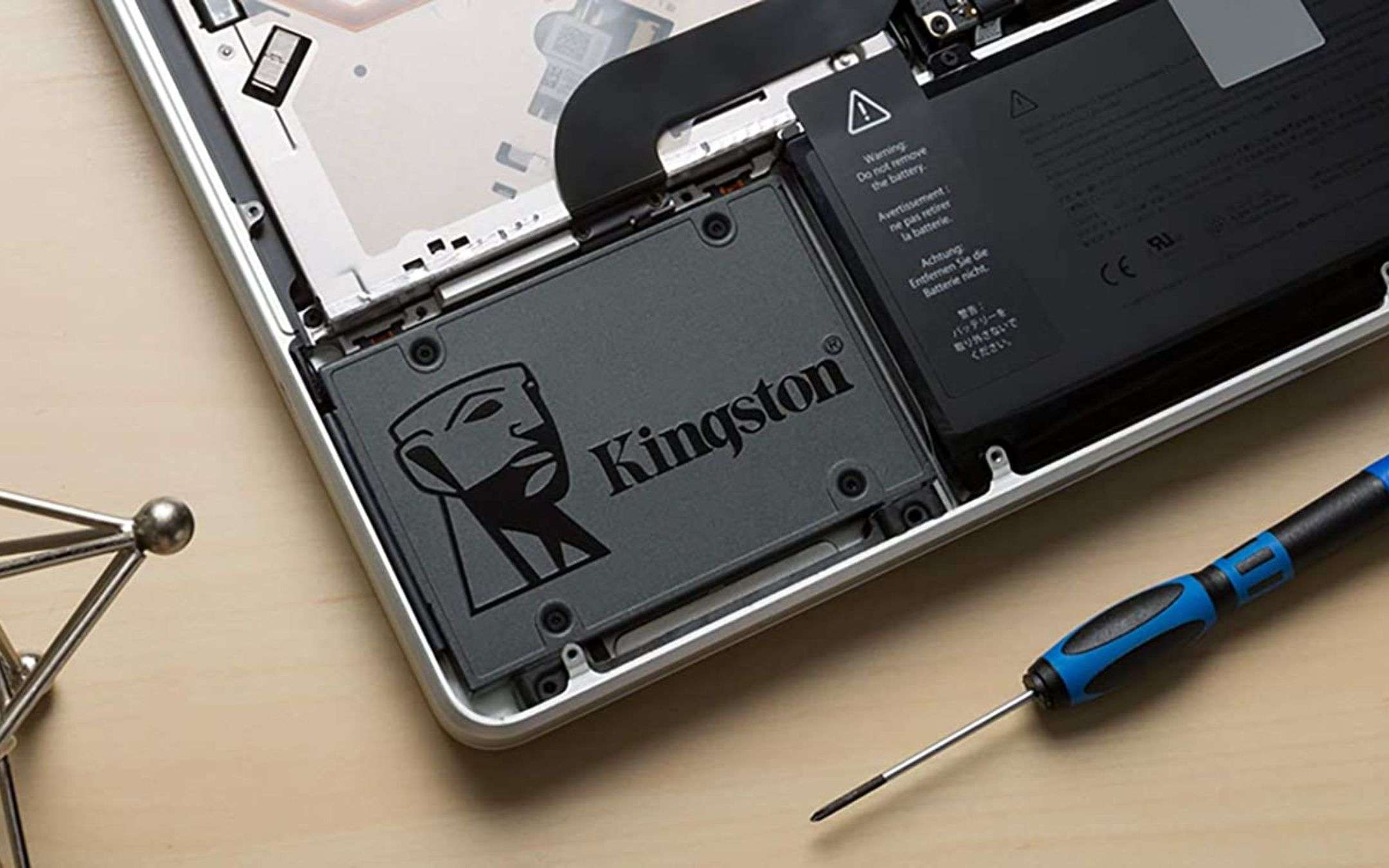 Appena 29€ per l'ottimo SSD Kingston da 240 GB (-23% su eBay) Appena 29€ per l'ottimo SSD Kingston da 240 GB (-23% su eBay)