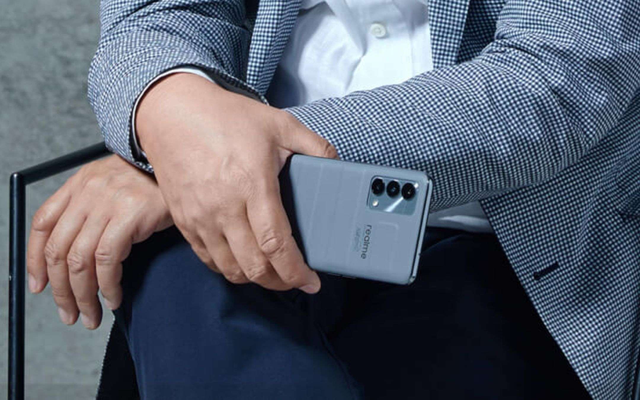 Realme GT Master Edition, il FLAGSHIP KILLER quasi a metà prezzo (-45%) Realme GT Master Edition, il FLAGSHIP KILLER quasi a metà prezzo (-45%)