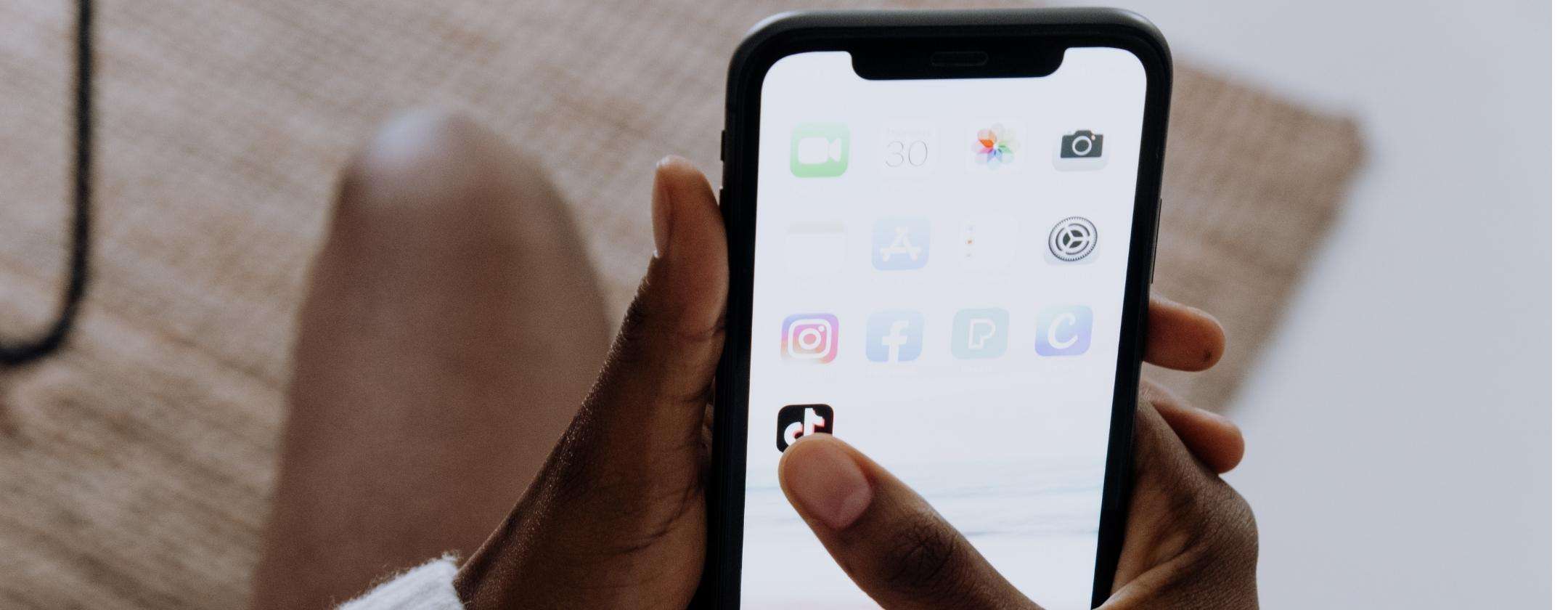 TikTok vede le tue password: addio privacy se hai un iPhone TikTok vede le tue password: addio privacy se hai un iPhone