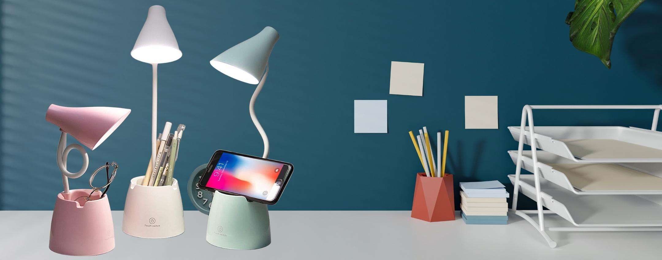 Lampada da scrivania 3 in 1, perfetta se hai poco spazio: 16€ ORA