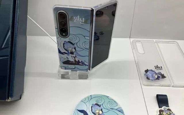 Samsung Galaxy Z Fold4 Genshin Impact