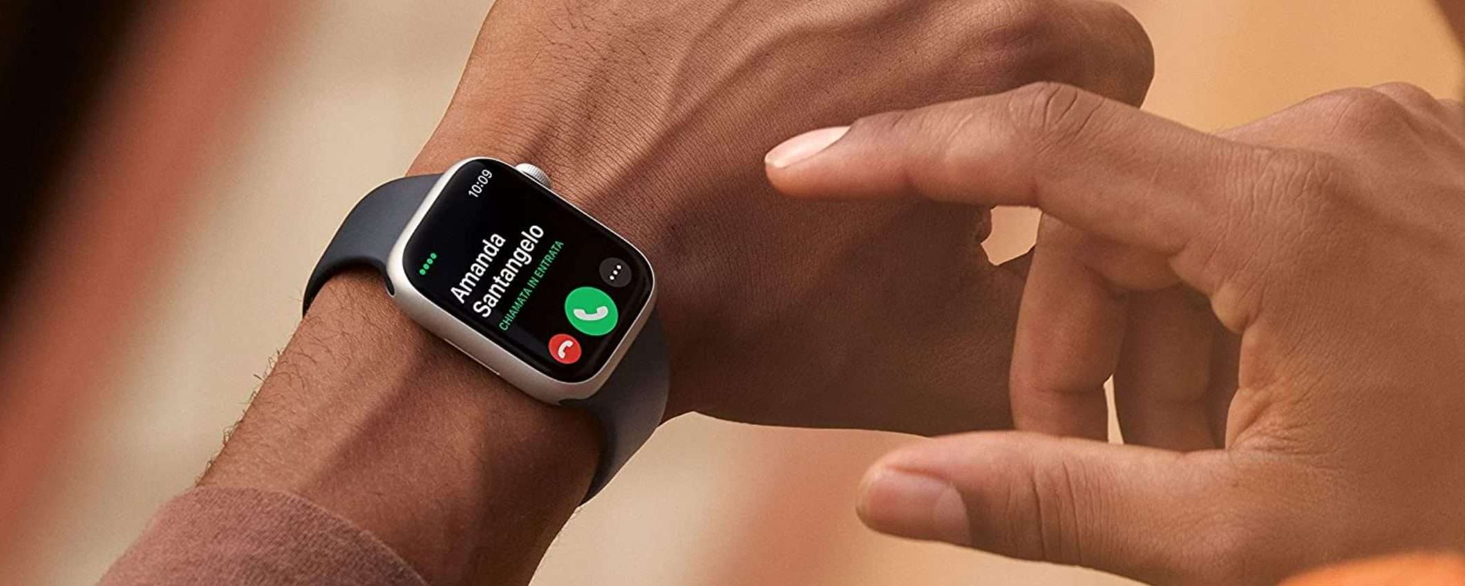 Apple Watch Series 8 GPS + Cellular, ecco il MINIMO STORICO su Amazon