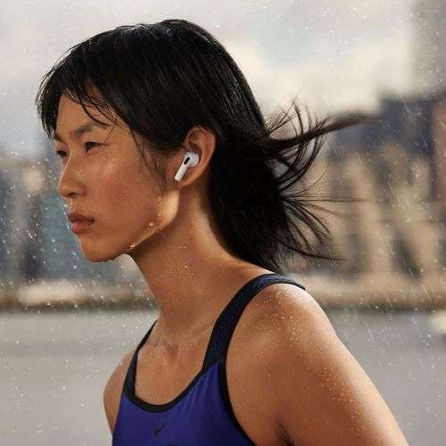 airpods terza generazione corsa sotto la pioggia