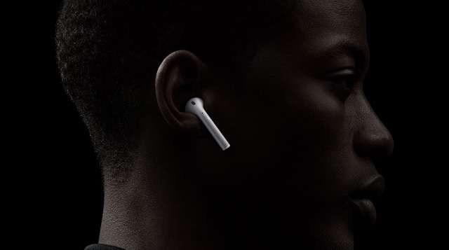 apple airpods seconda generazione primo piano