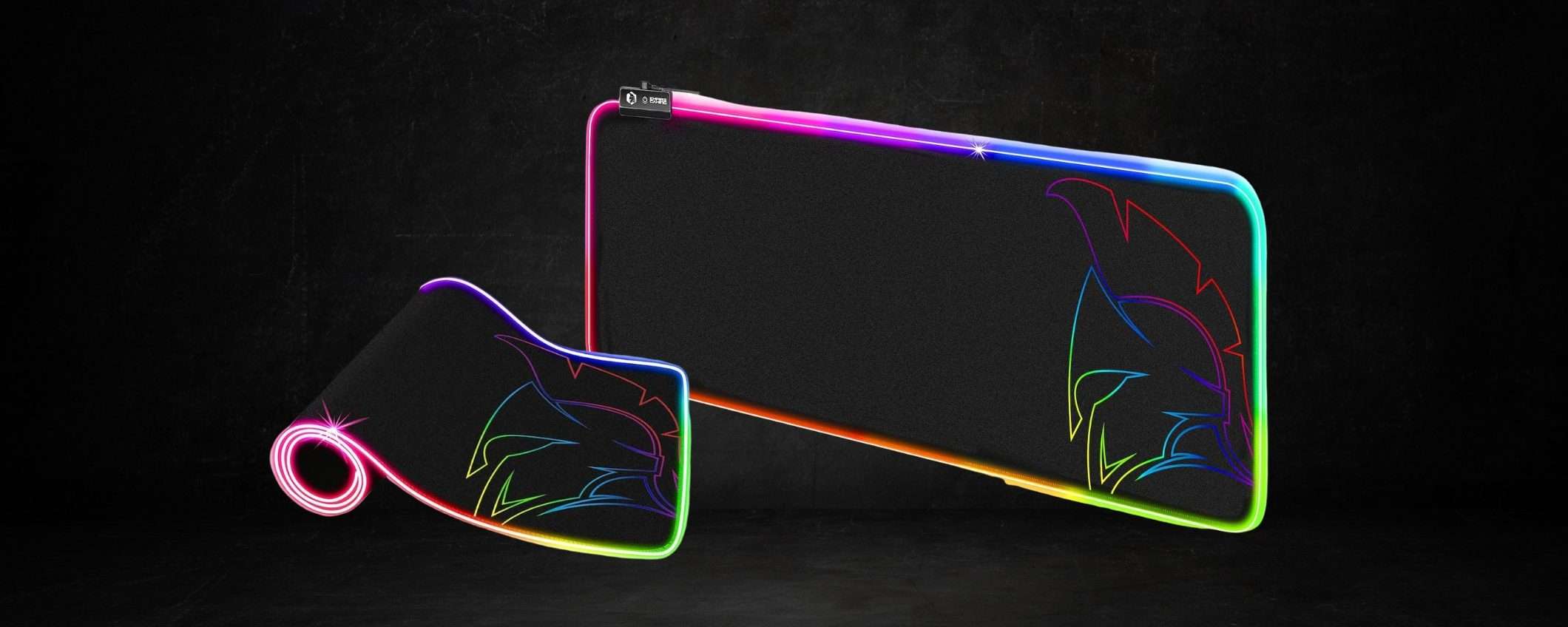 Scrivania spoglia? Schiaffaci sopra un tappetino gaming XXL RGB Scrivania spoglia? Schiaffaci sopra un tappetino gaming XXL RGB