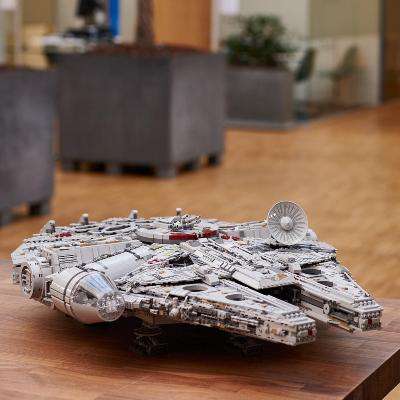 LEGO Millenium Falcon