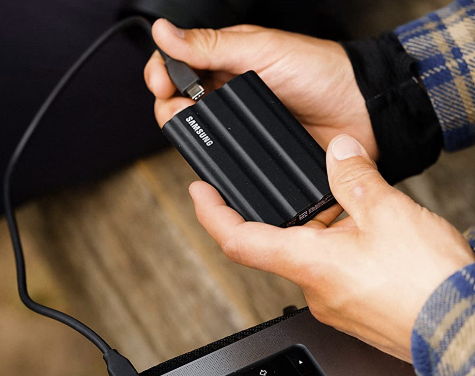 Samsung T7 Shield: risparmia 65€ su questo SSD portatile RAPIDISSIMO Samsung T7 Shield: risparmia 65€ su questo SSD portatile RAPIDISSIMO