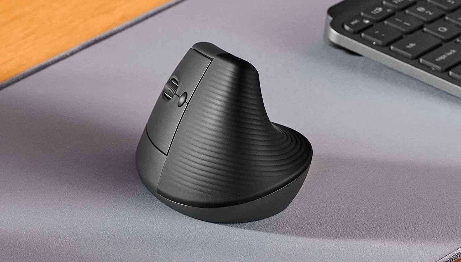 Mouse verticale per mancini: il MIGLIORE è ora a SCONTATO su Amazon Mouse verticale per mancini: il MIGLIORE è ora a SCONTATO su Amazon