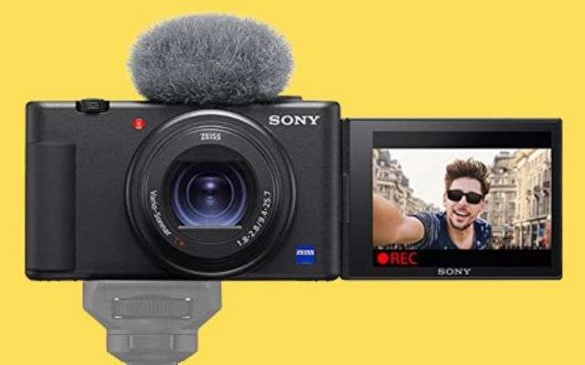 Sony ZV-1, doppia offerta su Amazon: videocamera perfetta per vlog e livestream Sony ZV-1, doppia offerta su Amazon: videocamera perfetta per vlog e livestream