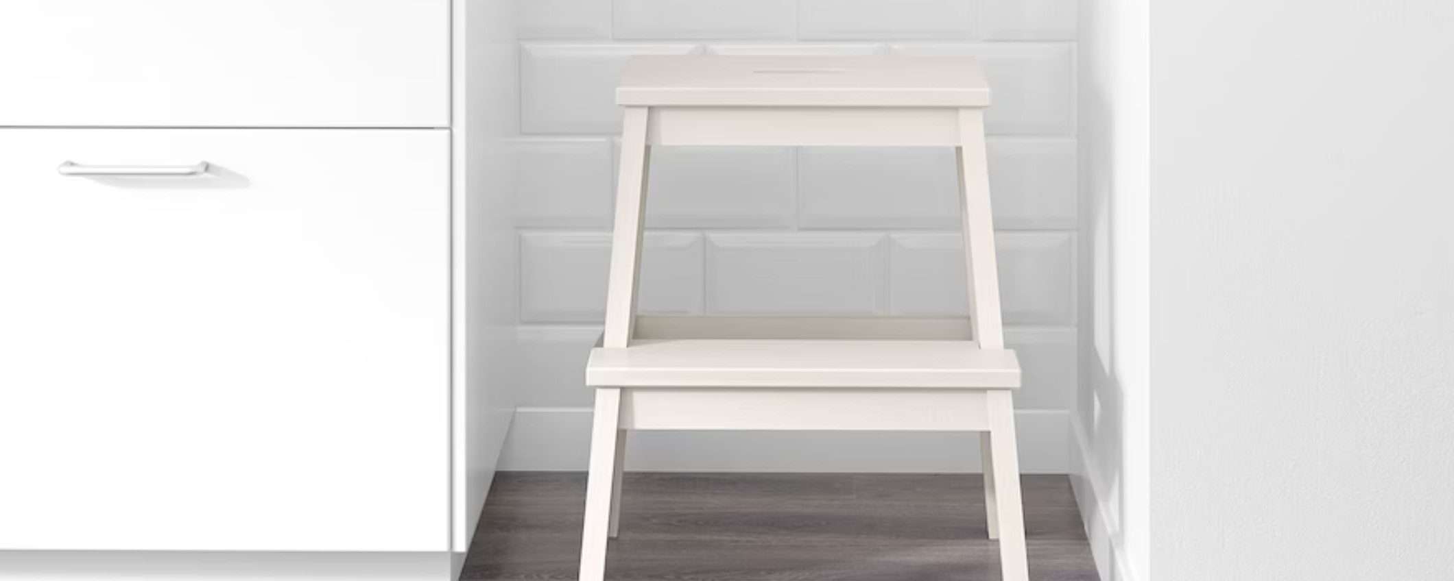 Questo sgabello in legno di IKEA lo paghi solo 19 euro su Amazon Questo sgabello in legno di IKEA lo paghi solo 19 euro su Amazon