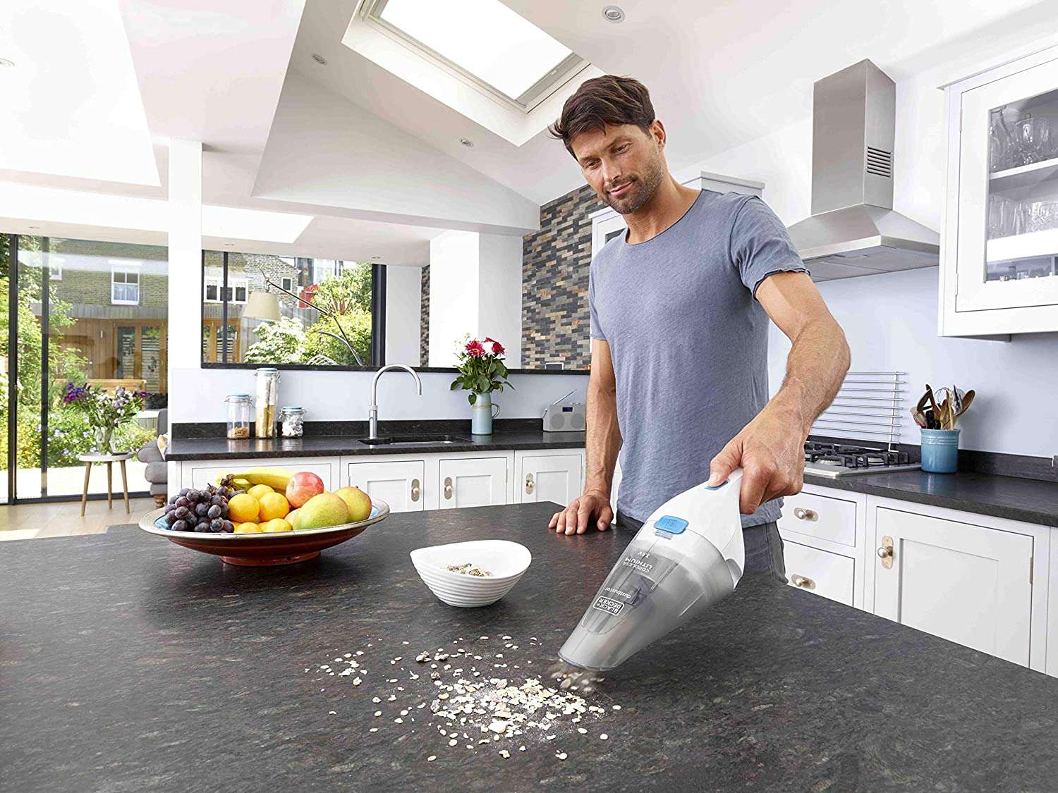 black-decker-aspirabricole-portatile-potentissimo