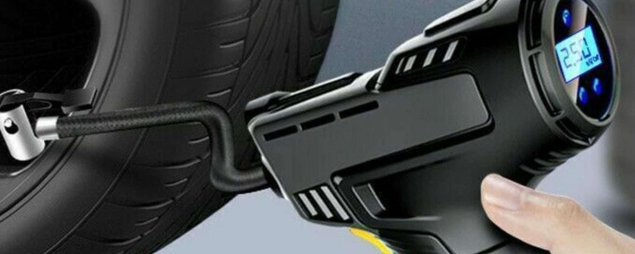 Gomme sempre PERFETTE: 23€ per questo potentissimo compressore per auto Gomme sempre PERFETTE: 23€ per questo potentissimo compressore per auto